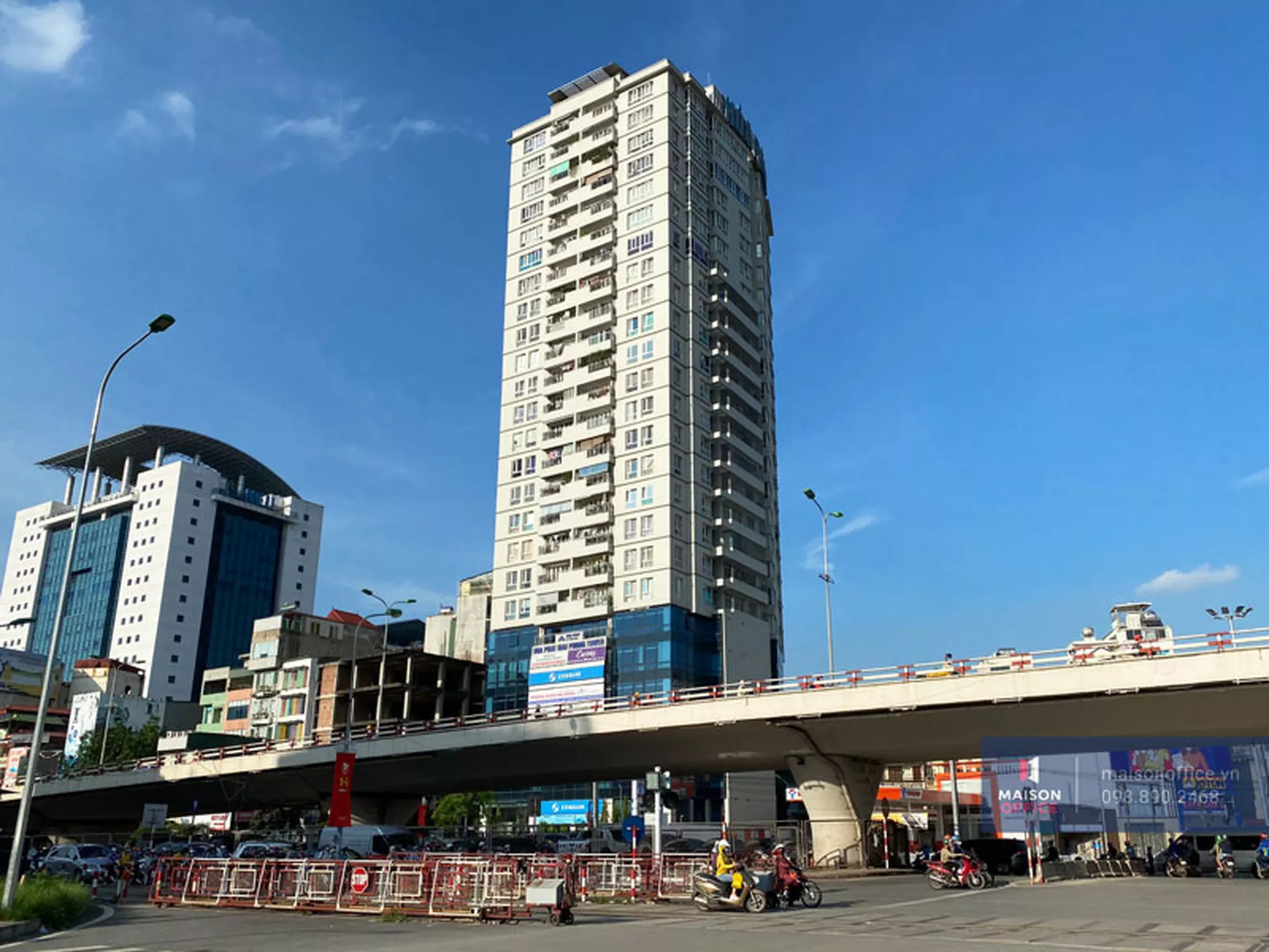 So sánh biến động giá của căn hộ chung cư Hòa Phát Giải Phóng Tower và chung cư Le Capitole