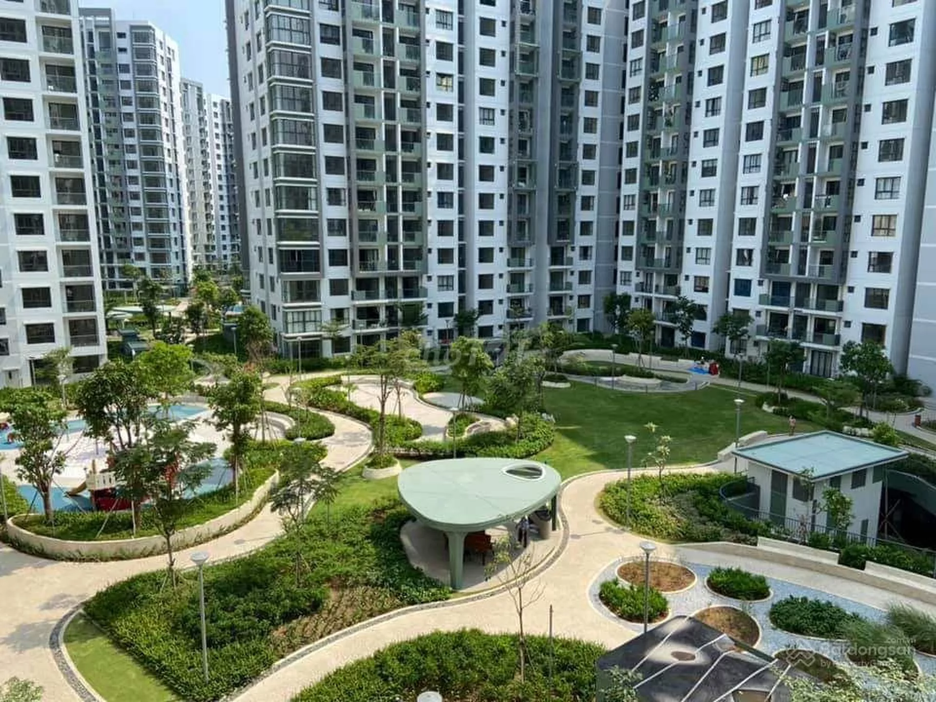 Có đủ chỗ đậu ô tô và xe máy chung cư Celadon City Quận Tân Phú không?