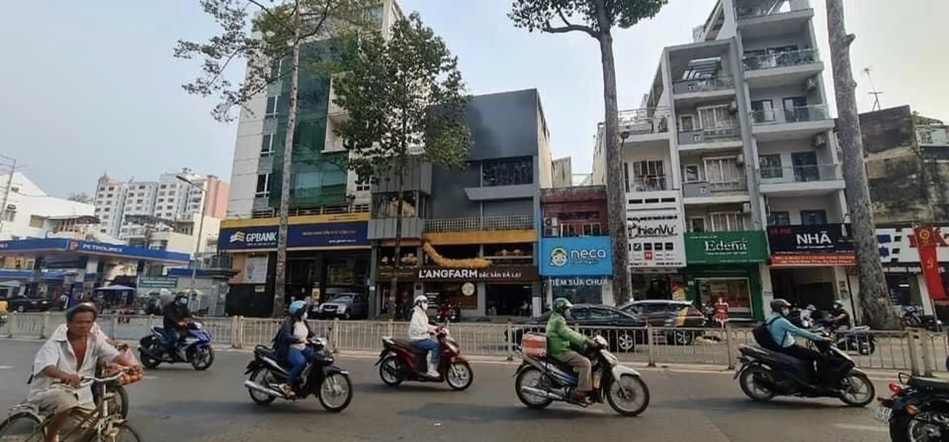 Nhà mặt phố đường Trần Hưng Đạo, Quận 5 hiện có giá bao nhiêu?