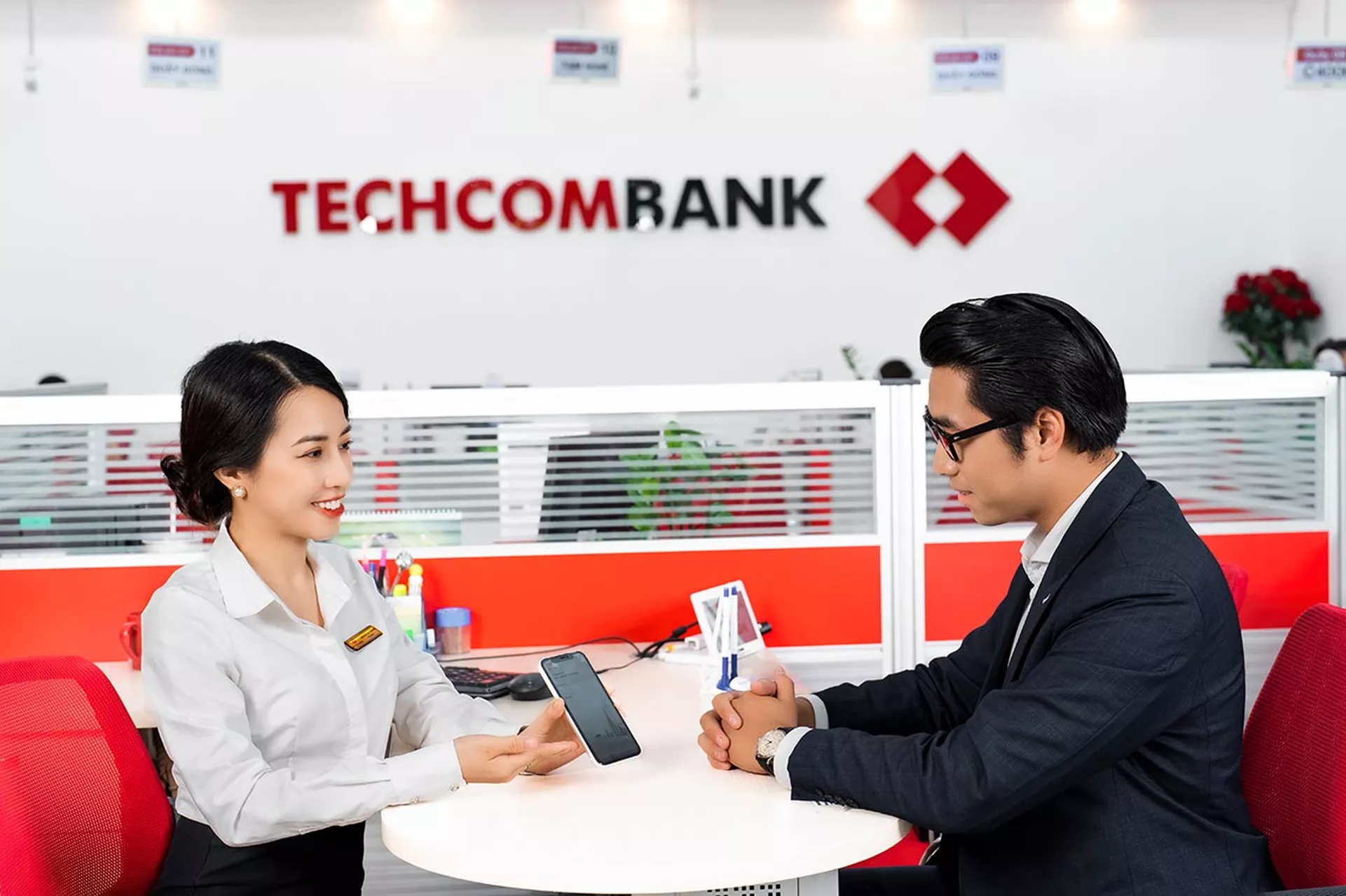 Vay ngân hàng Techcombank 700 triệu mua nhà trong 15 năm, gốc lẫn lãi phải trả mỗi tháng là bao nhiêu?