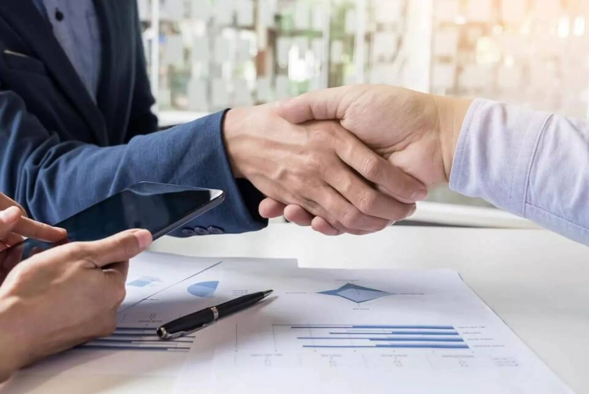 Tuổi Canh Thìn 2000 nên hợp tác làm ăn với tuổi nào trong năm 2025 để thành công lớn?