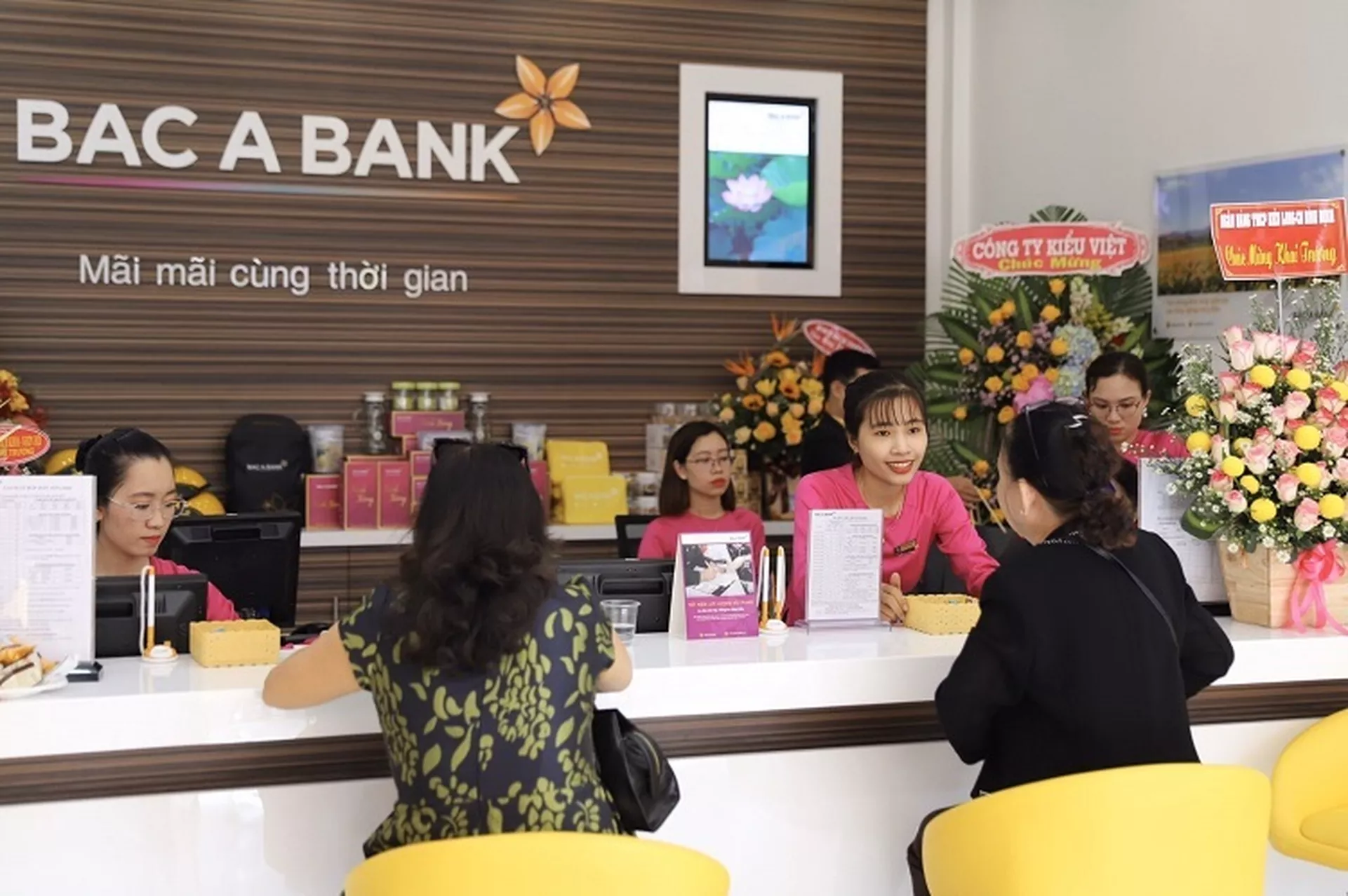 Lãi suất ngân hàng hôm nay 26/4/2025: Các ngân hàng lớn tăng nhẹ