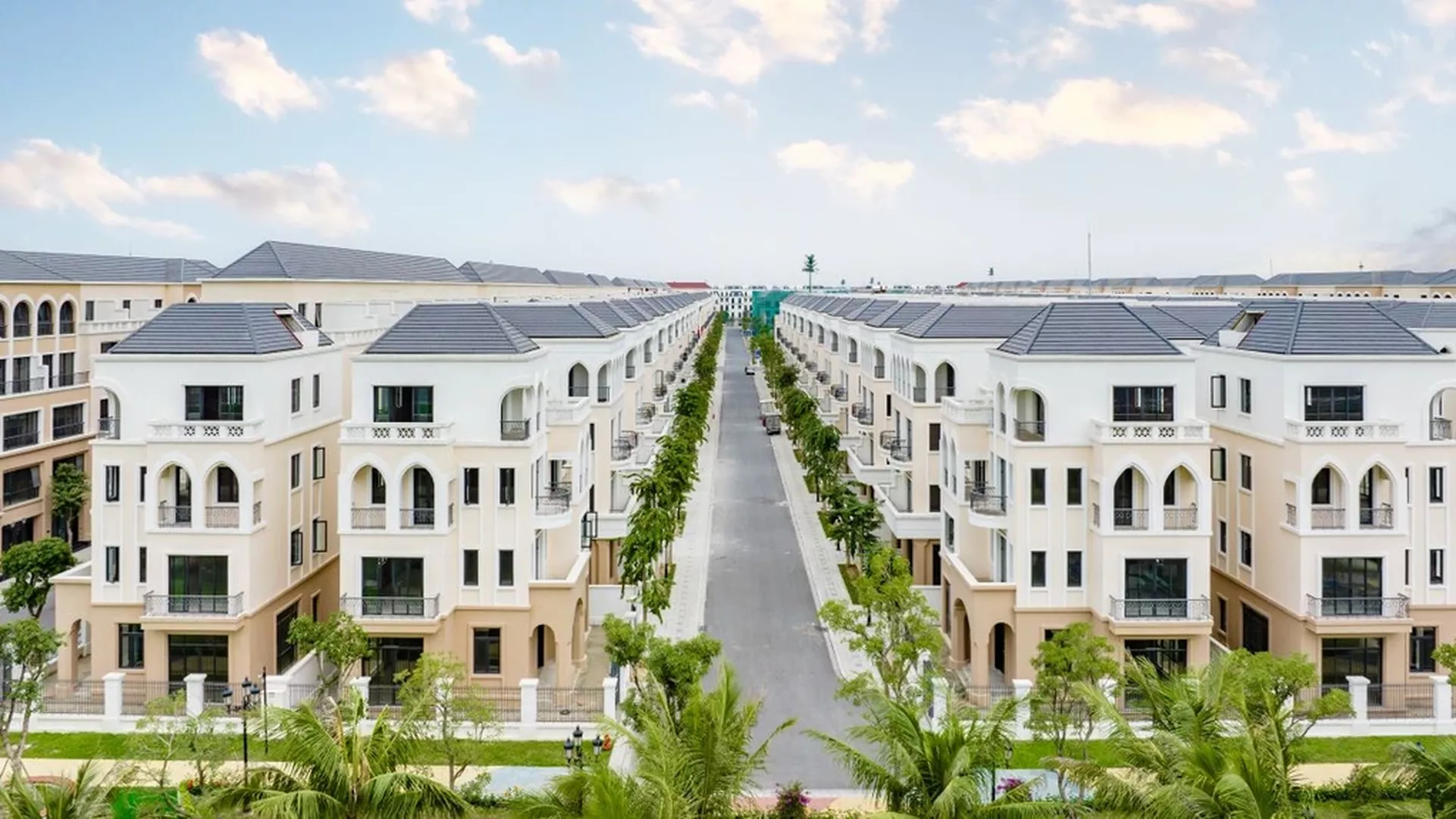 Giá Thứ Cấp Thấp Tầng Hà Nội: Biến Động và Xu Hướng Theo Khu Vực
