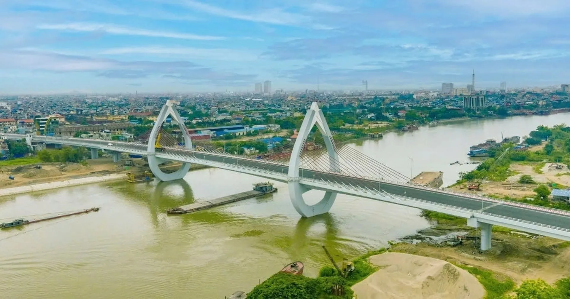 Cầu Thiên Trường Nam Định hình búp sen 1.200 tỷ đồng chuẩn bị thông xe