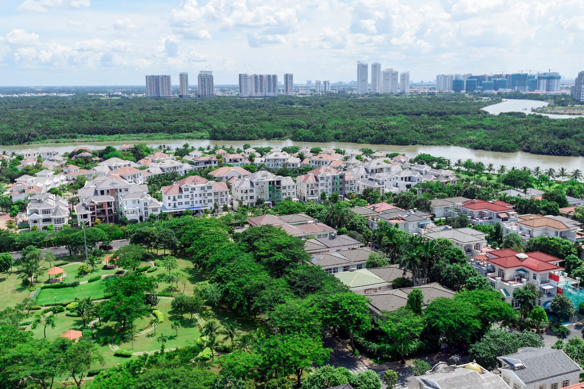 Giá bán nhà riêng đường Trần Văn Khánh, Quận 7, TP. HCM hiện tại là bao nhiêu?