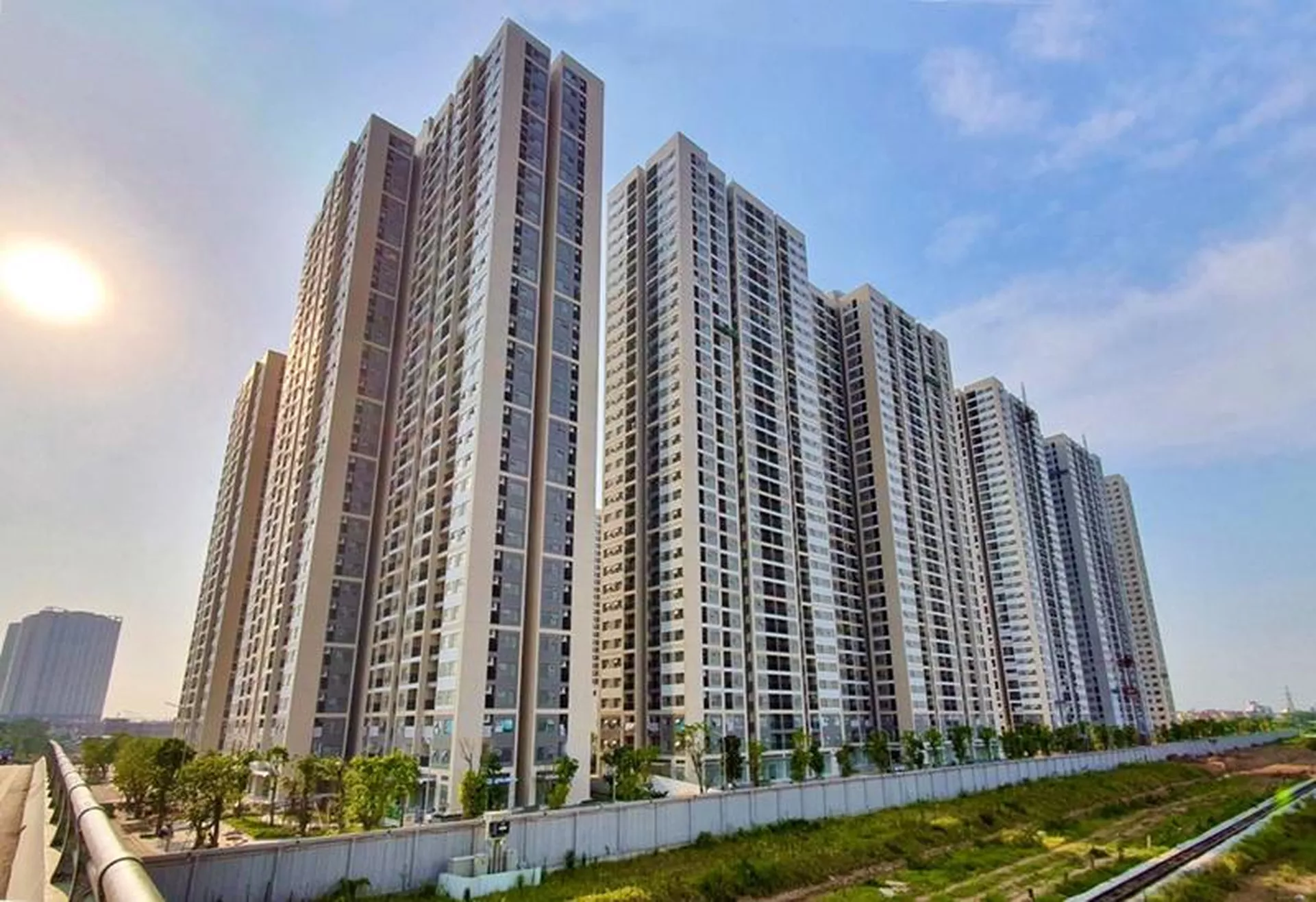 Giá tăng không phanh, người dân vay vốn tiền tỷ để mua chung cư Hà Nội