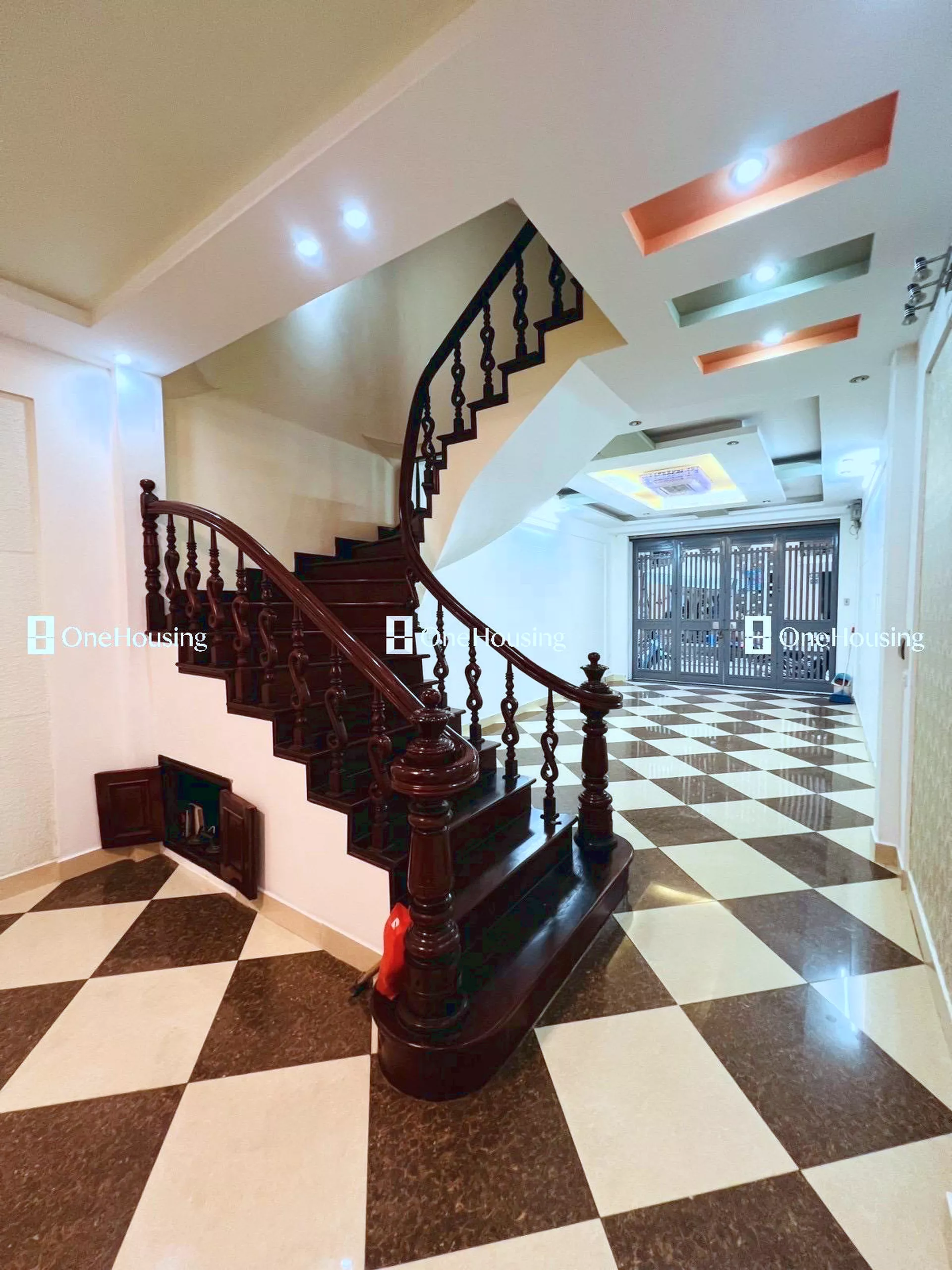Nhà mặt ngõ cách Hoàng Quốc Việt 80m, P. Nghĩa Đô, Q. Cầu Giấy, TP. Hà Nội