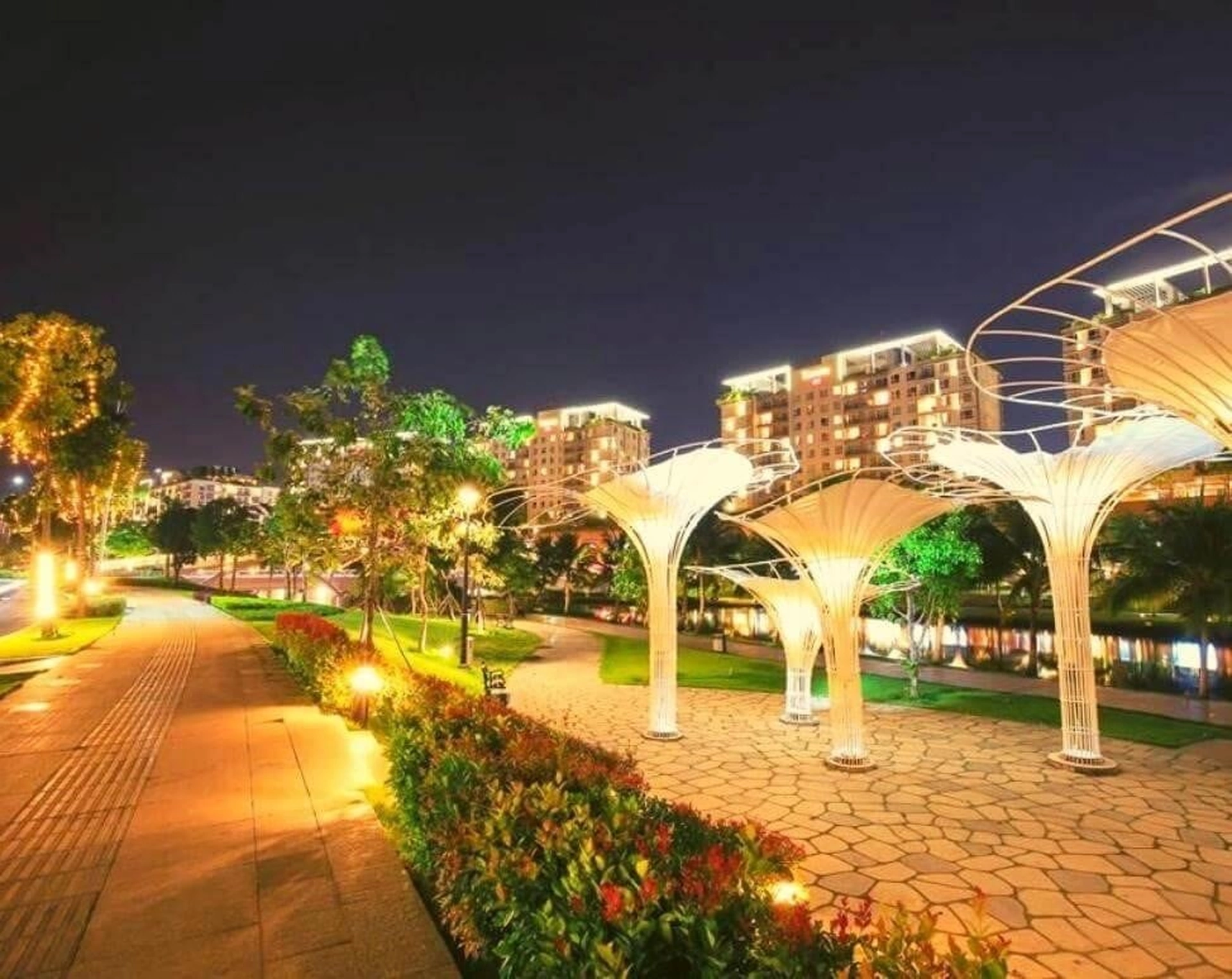 Khoảng cách từ dự án Lumière Riverside đến Công viên Sala Quận 2 là bao xa?