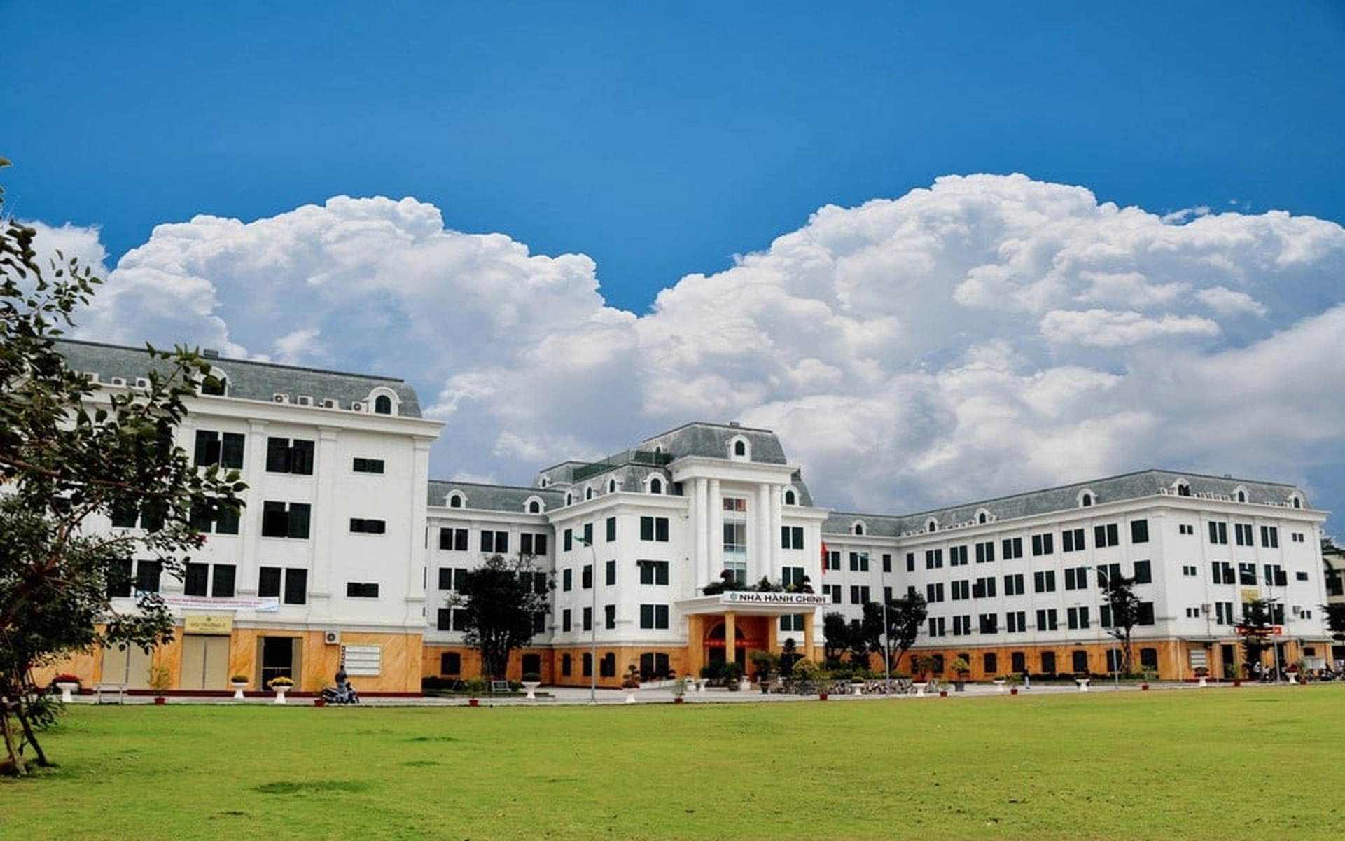 Chung cư Bình Minh Garden quận Long Biên cách Học viện Nông nghiệp Việt Nam bao nhiêu km?
