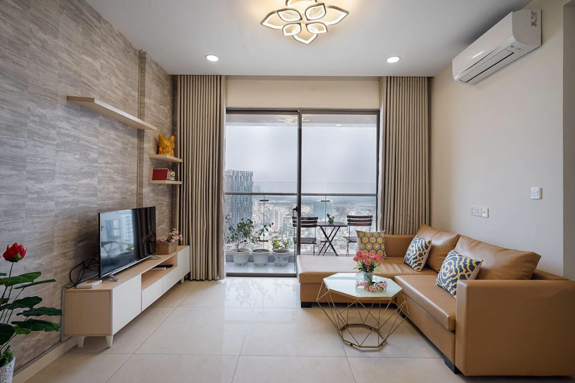 Cập nhật giá bán căn hộ 3PN tầm view hướng ra sông Bến Vân Đồn tại Masteri Millennium