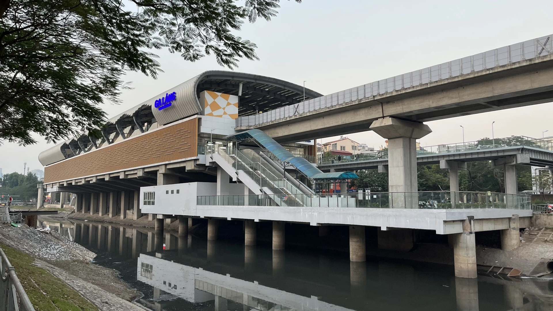 Chung cư Le Capitole quận Đống Đa gần ga tàu điện nào nhất?