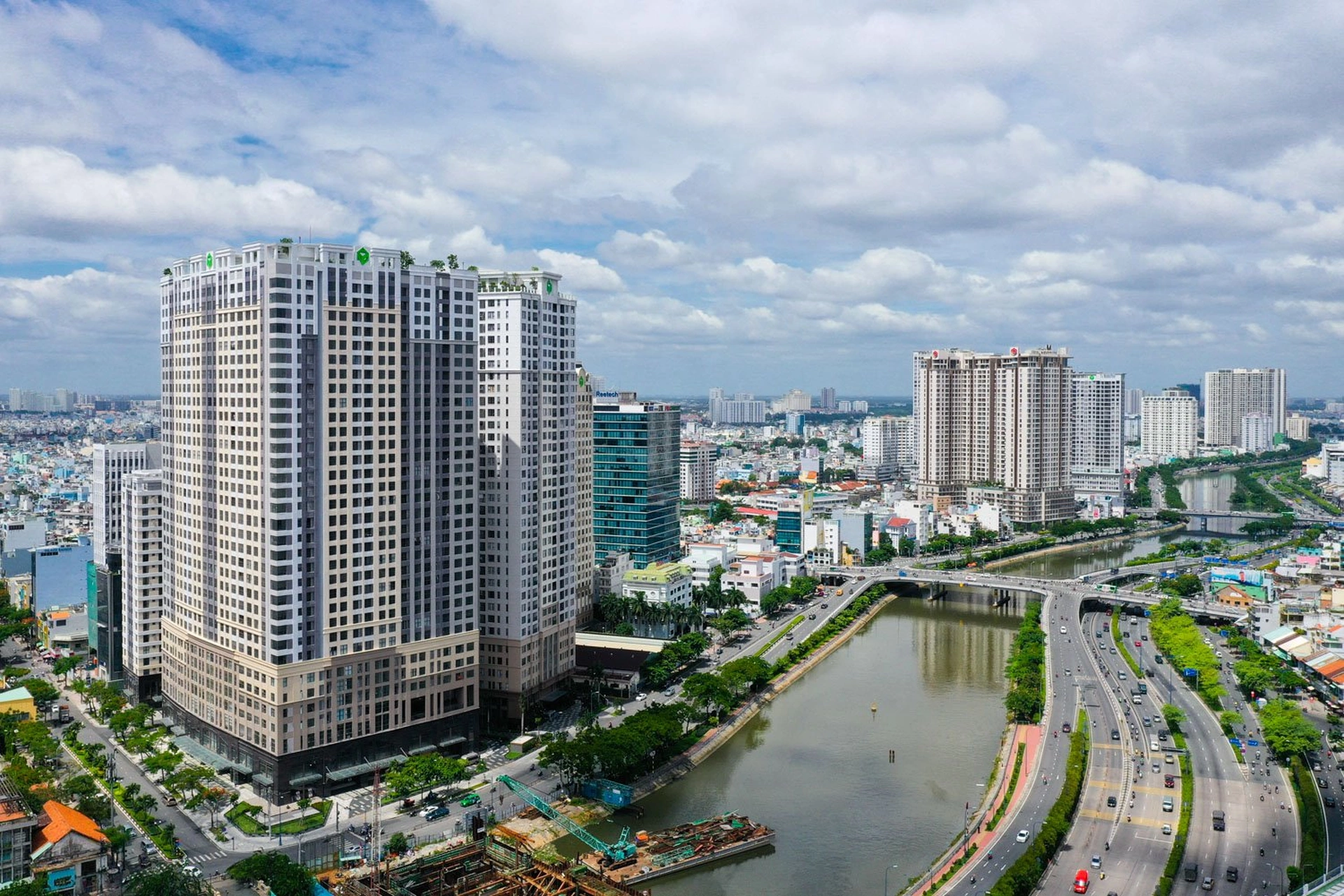 Diện tích căn hộ chung cư Saigon Royal Quận 4 là bao nhiêu m2?