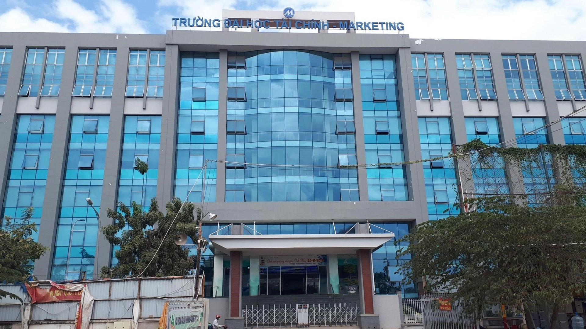 Chung cư cao cấp nào gần Trường Đại học Tài chính - Marketing, quận 7?