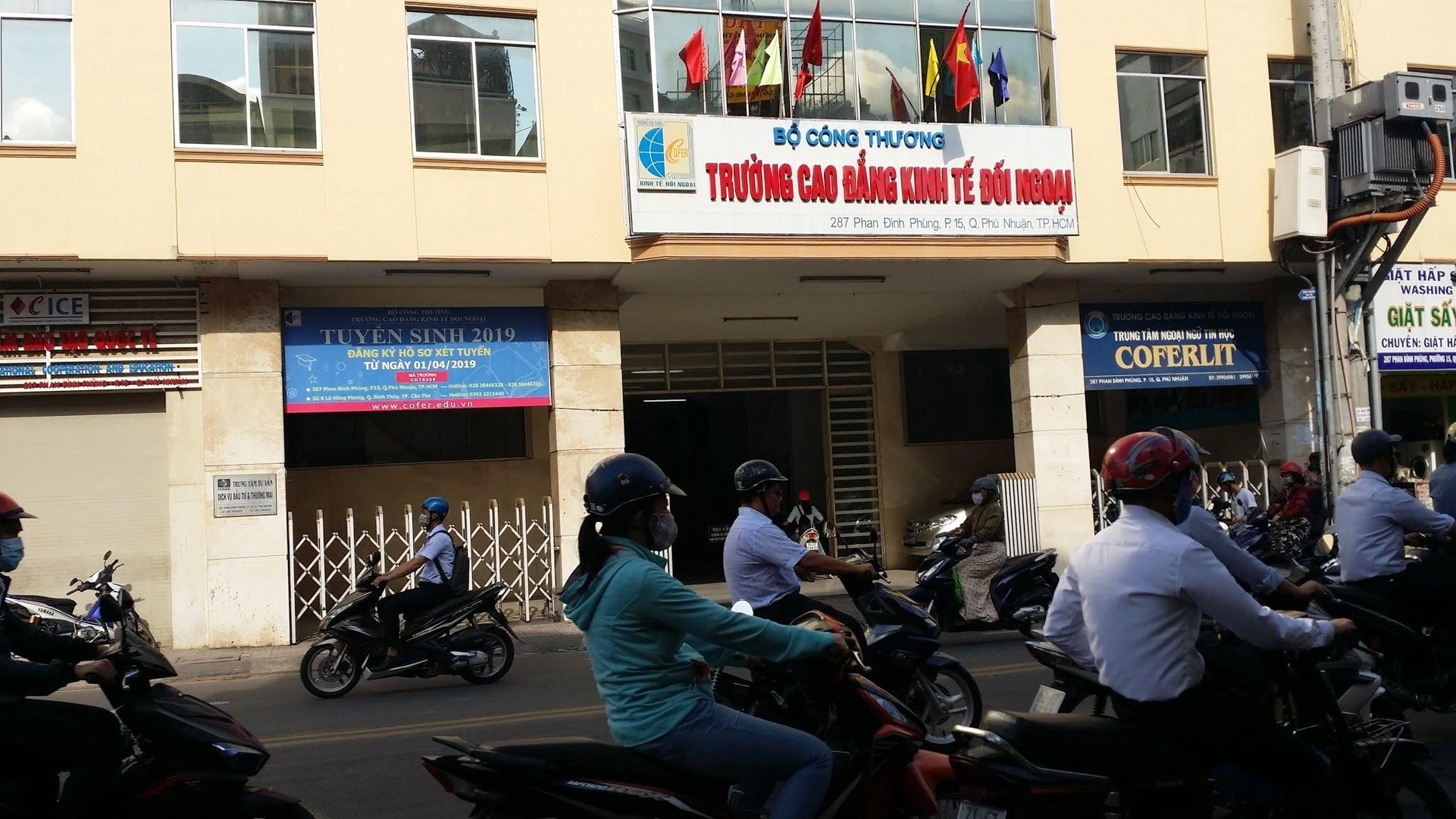 Top 3 chung cư cho thuê căn hộ gần trường Cao đẳng Kinh tế Đối ngoại, quận Phú Nhuận