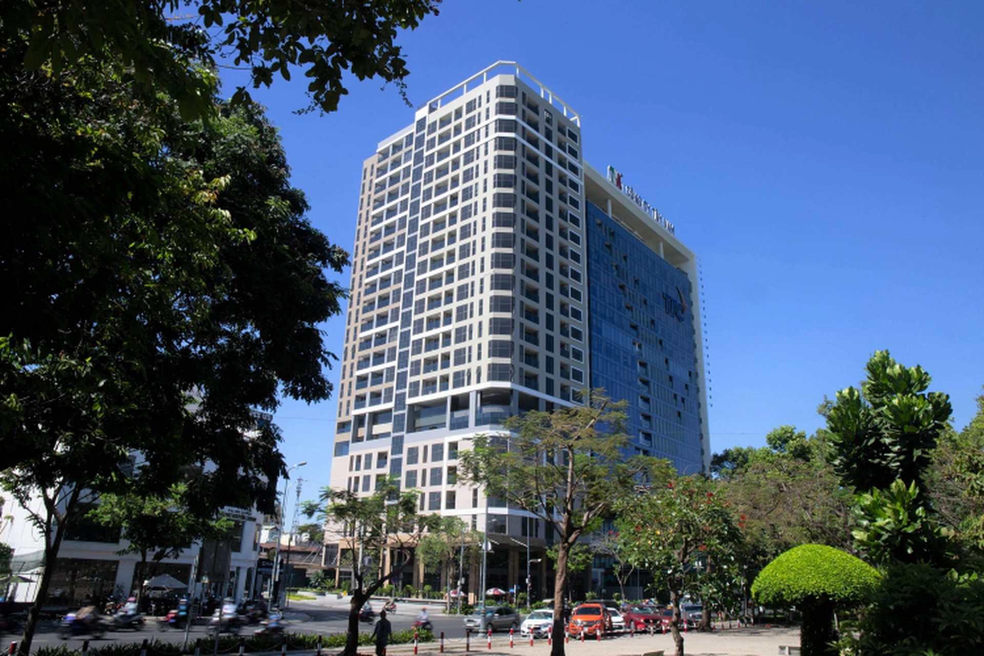 Căn hộ chung cư Park Legend có diện tích bao nhiêu m2?