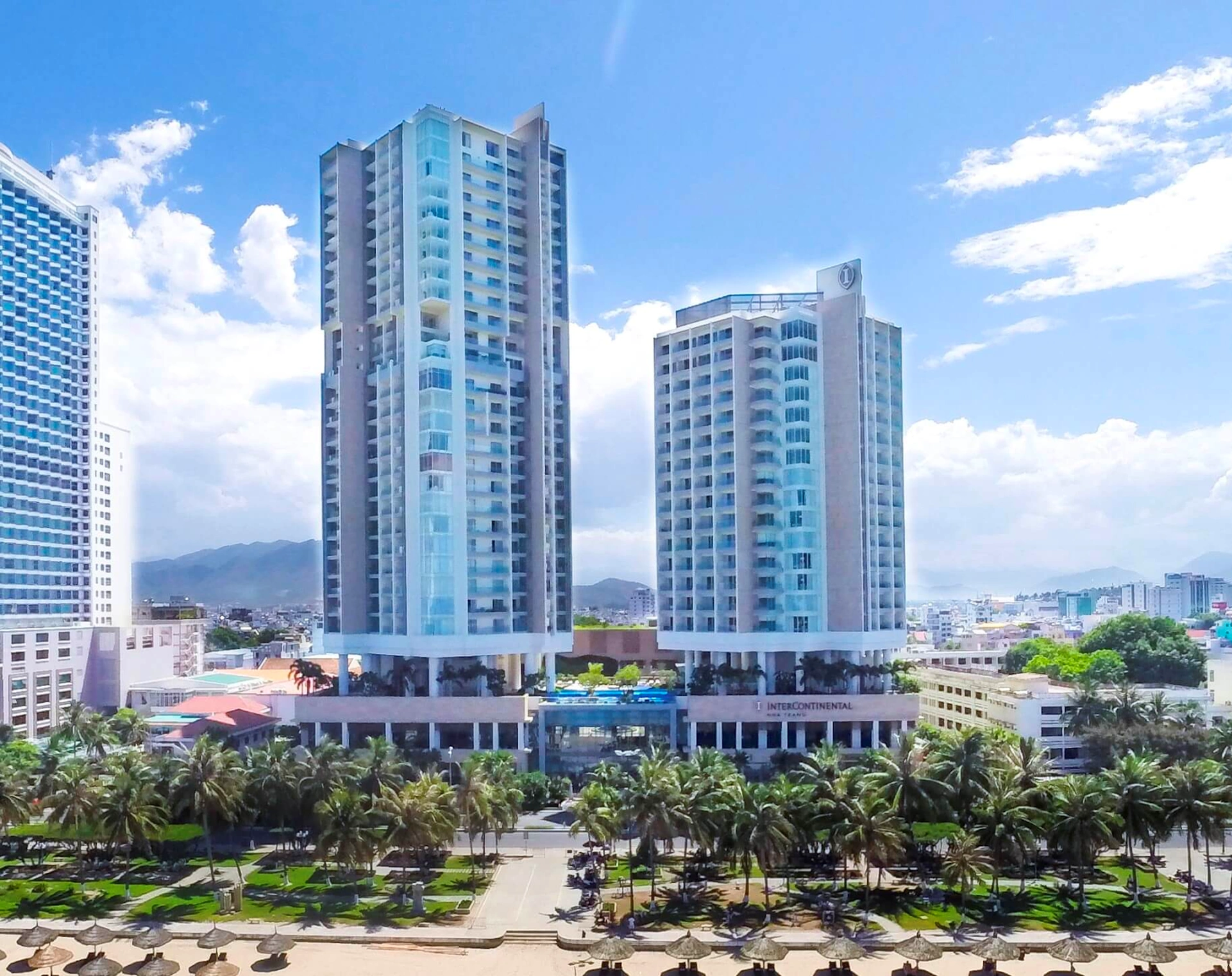 Khách sạn căn hộ The Costa Nha Trang Residences có địa chỉ chính xác là ở đâu?