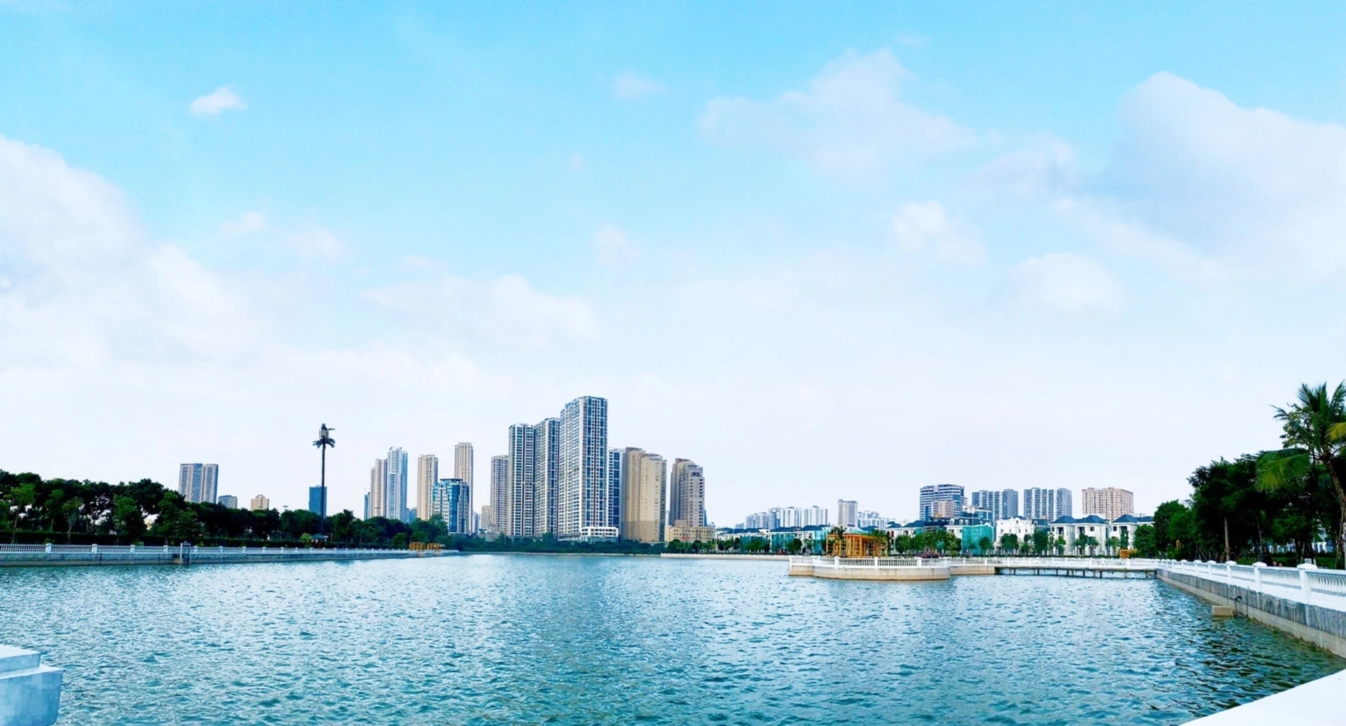 Giá bán và diện tích căn 2PN của Imperia Smart City và Vinhomes Green Bay khác nhau thế nào?