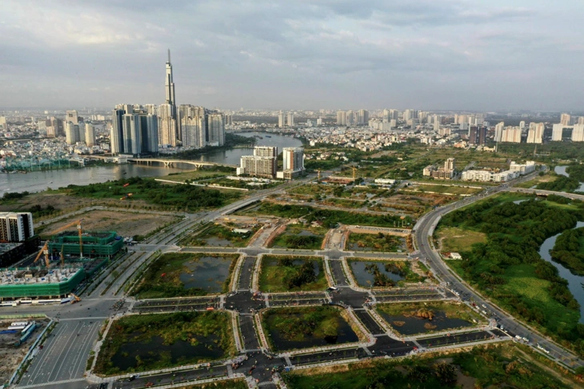 Đất đai thuộc sở hữu của ai? Công dân có quyền sở hữu đất đai không?