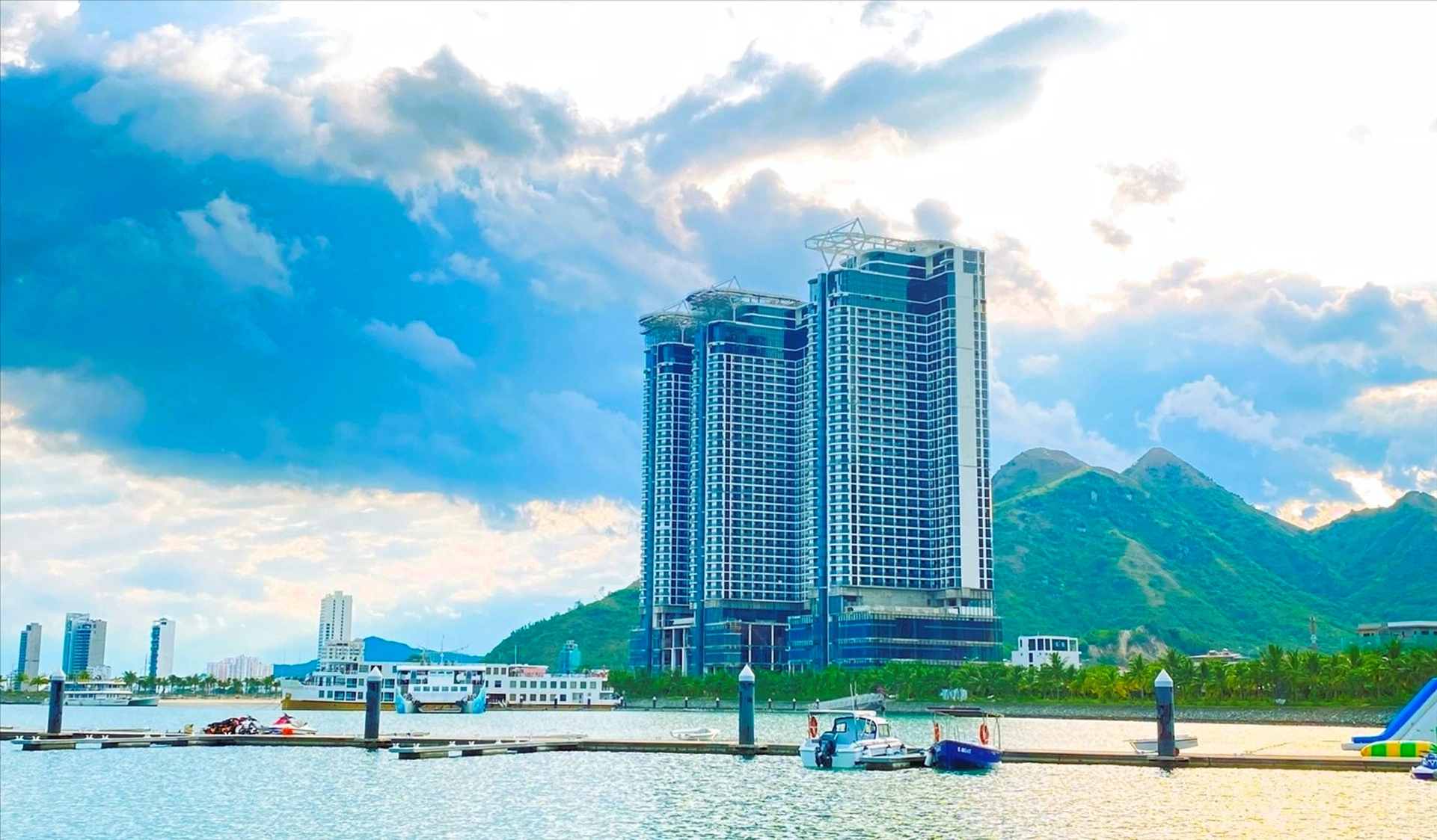 Tổng quan về dự án Swisstouches La Luna Resort