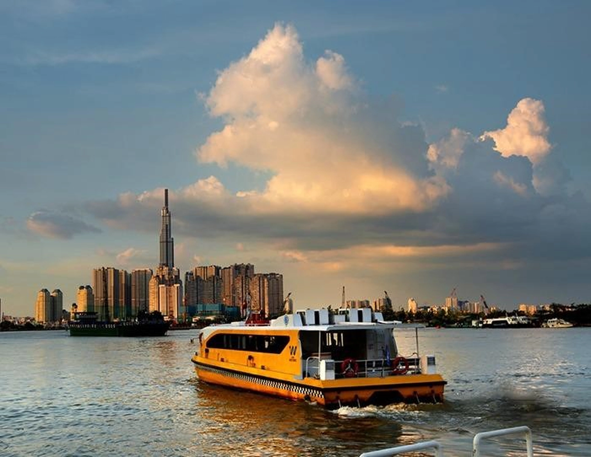 Nên đi xe bus trên sông vào thời điểm nào?