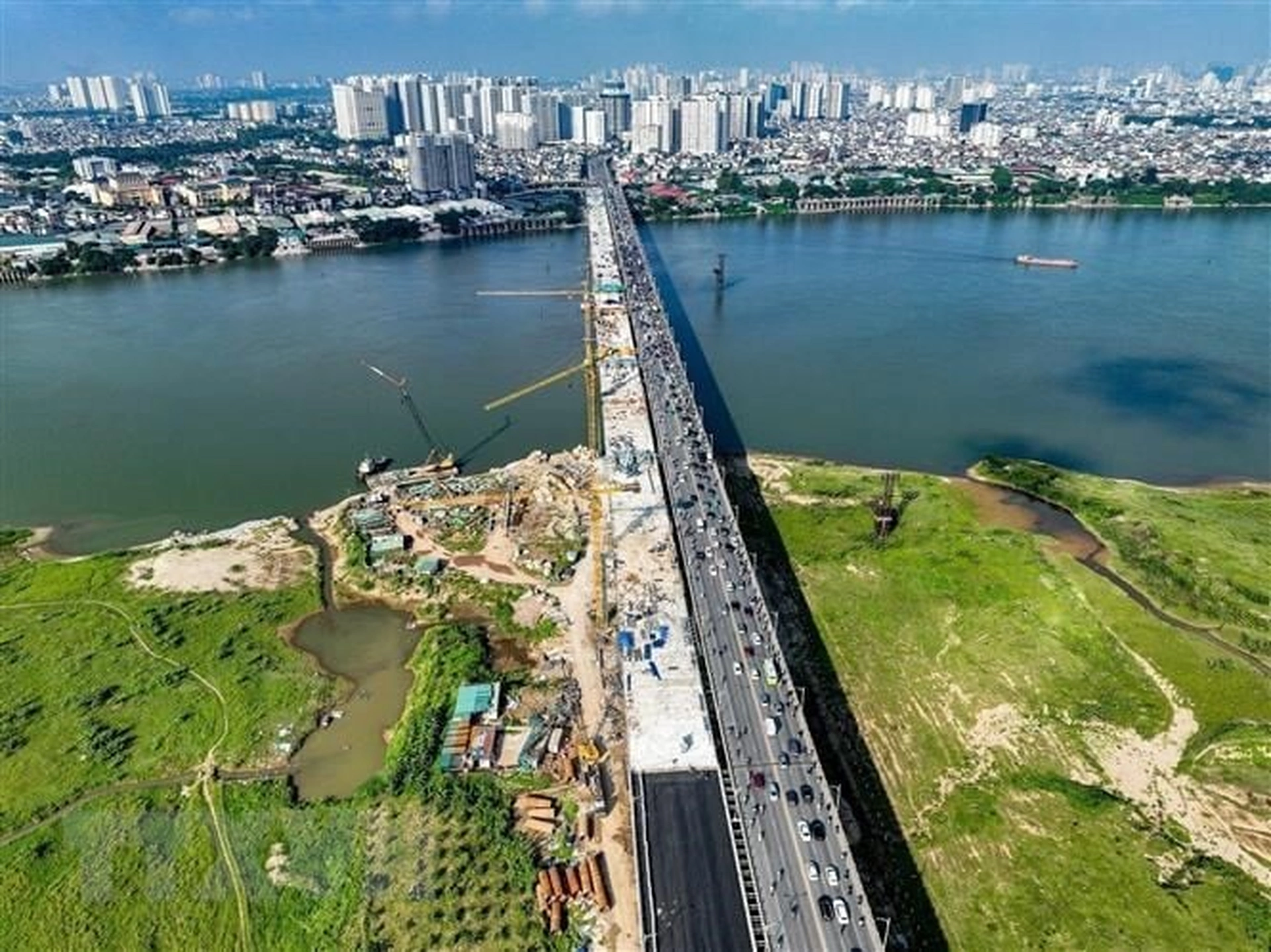 Cầu Vĩnh Tuy 2 và cầu Vĩnh Tuy 1 có gần nhau không?