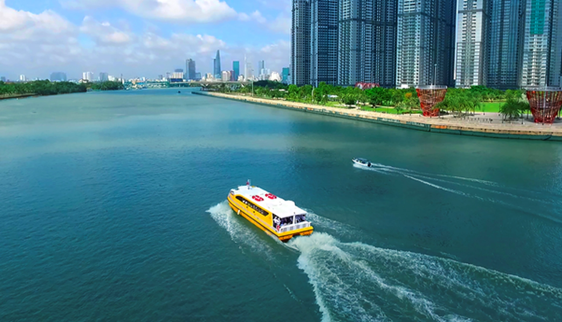 Cập nhật lộ trình, giá vé xe bus trên sông Sài Gòn mới nhất