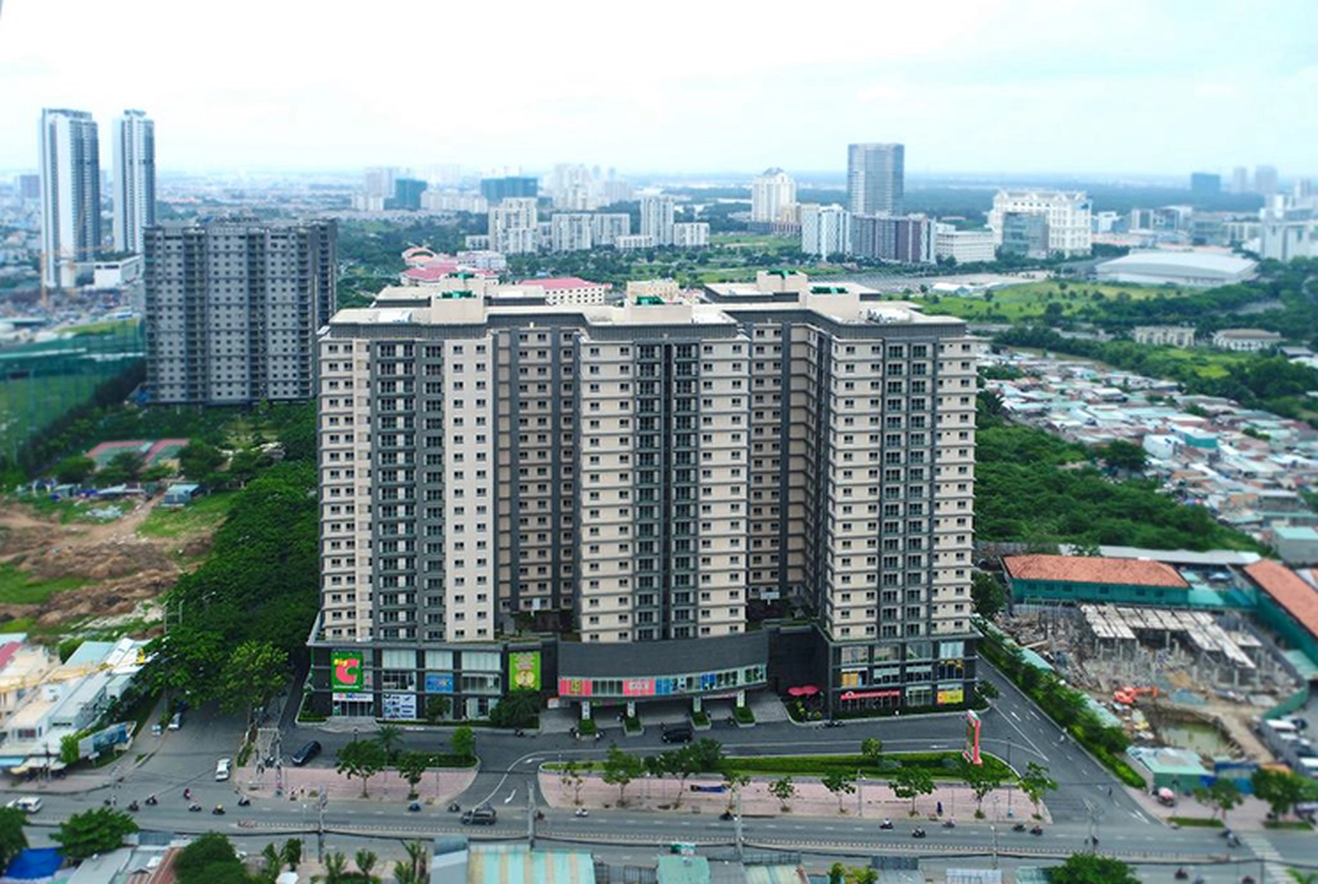 Dự án chung cư Cosmo City có tổng cộng bao nhiêu tòa căn hộ?
