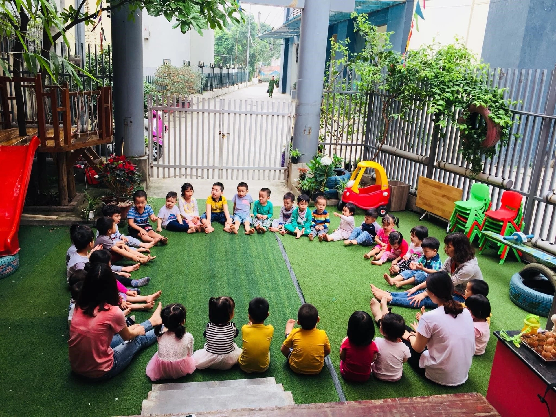 Trong bán kính 2km, gần chung cư Nam Xa La có những trường mầm non nào?