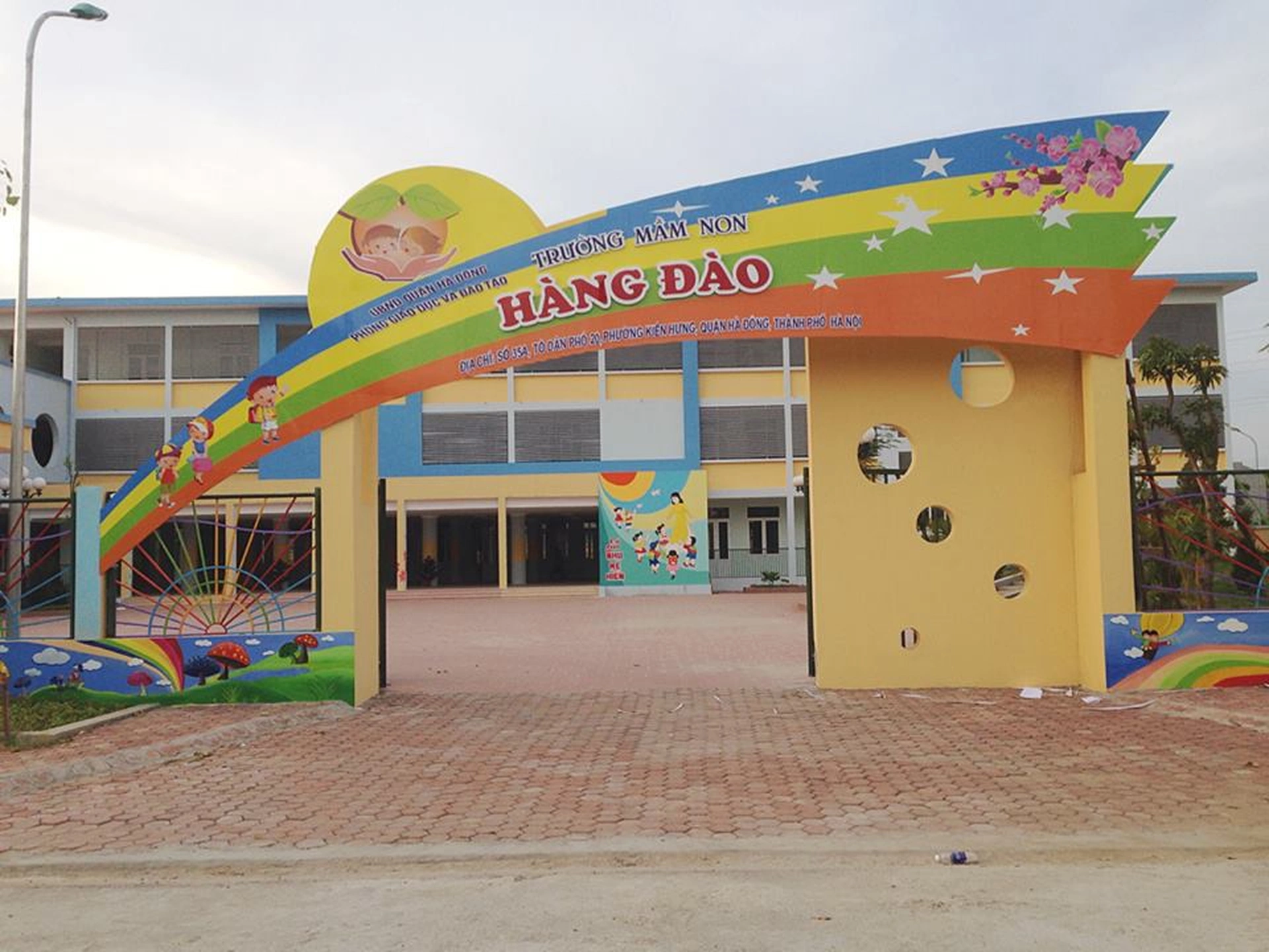 Trong bán kính 2km, gần chung cư Lucky House có những trường mầm non nào?