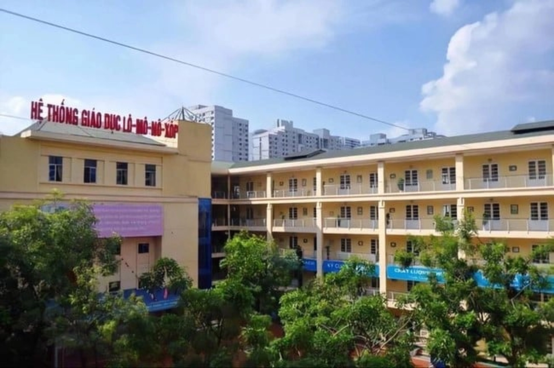 Chung cư Dolphin Plaza gần những trường trung học phổ thông nào?