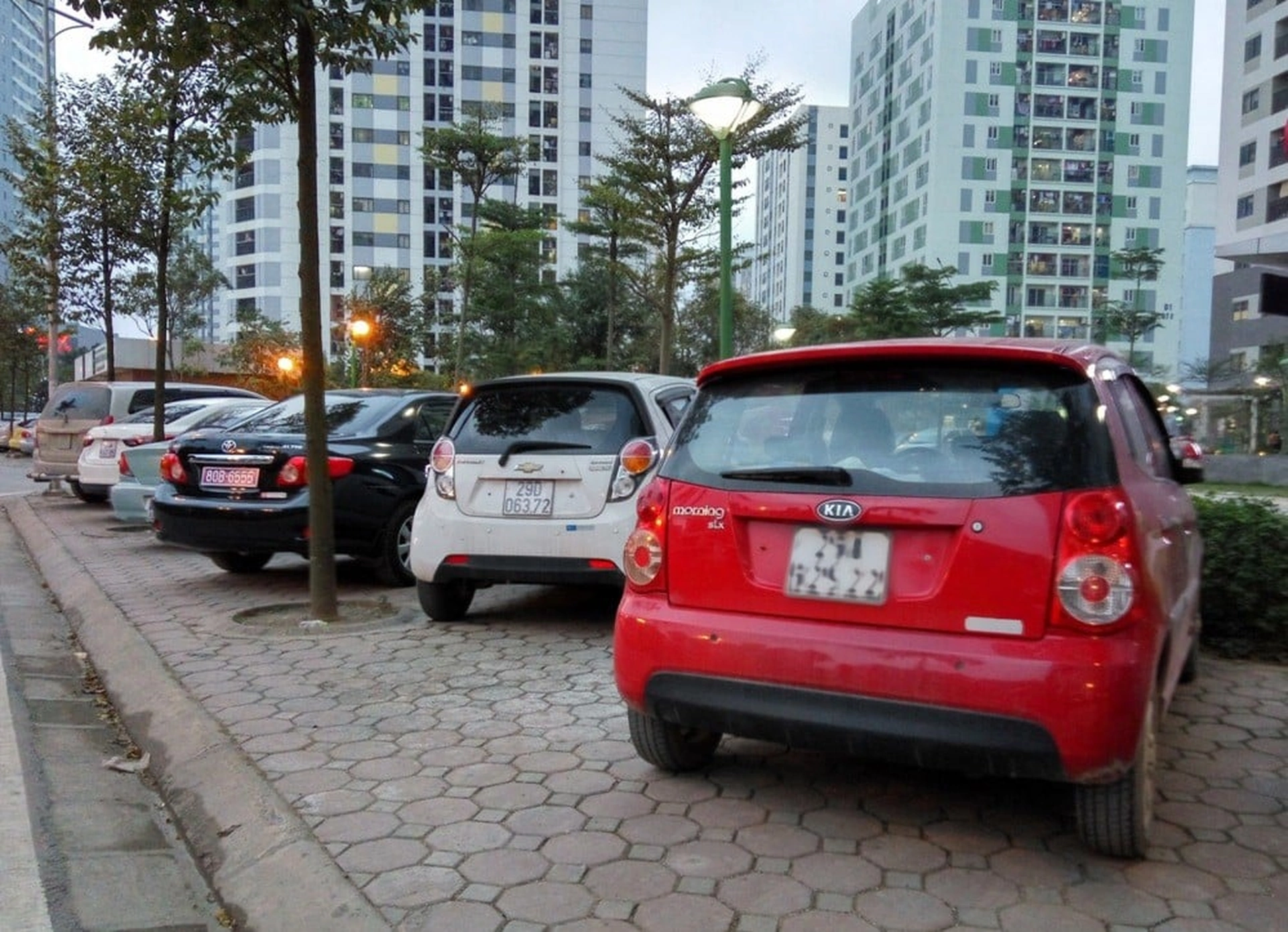 Có đủ chỗ đậu ôtô và xe máy tại OCT5 Resco Cổ Nhuế không?