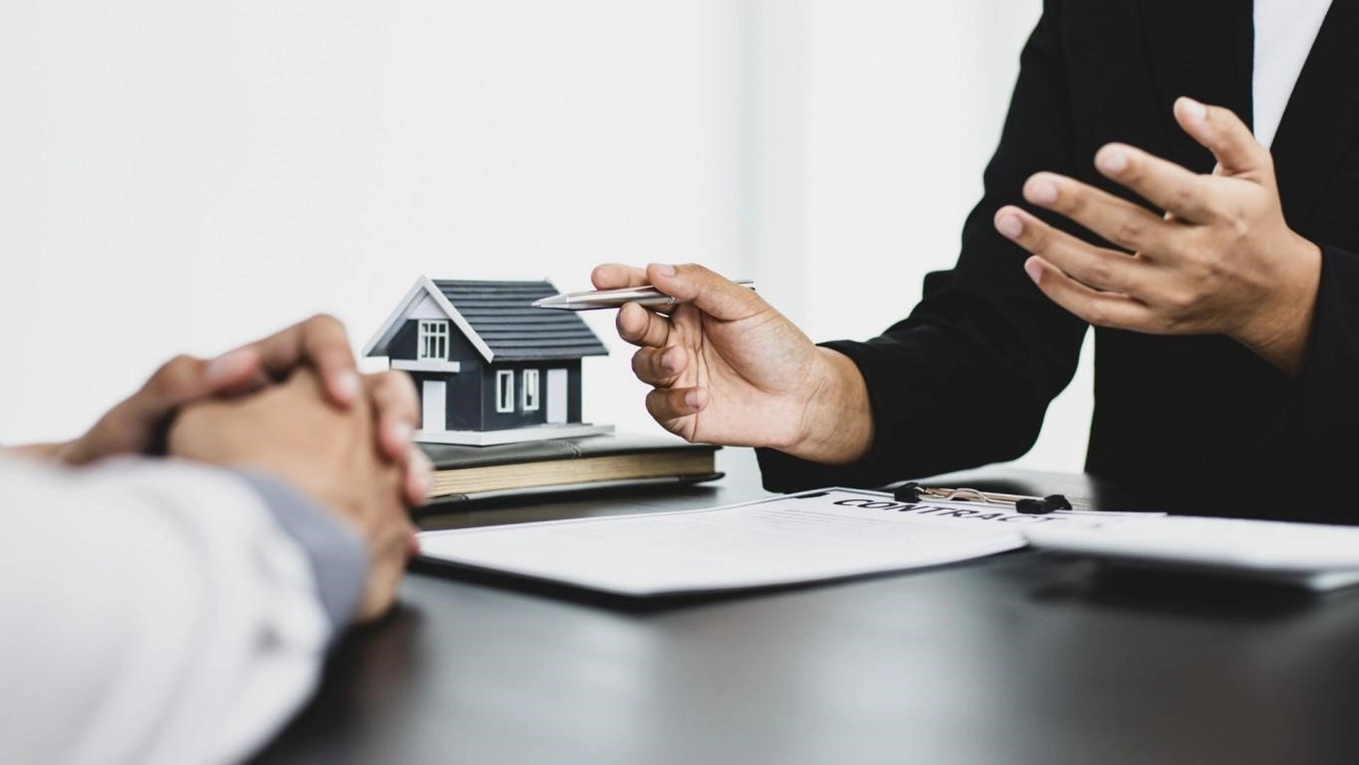Điểm khác biệt giữa môi giới bất động sản và kinh doanh bất động sản