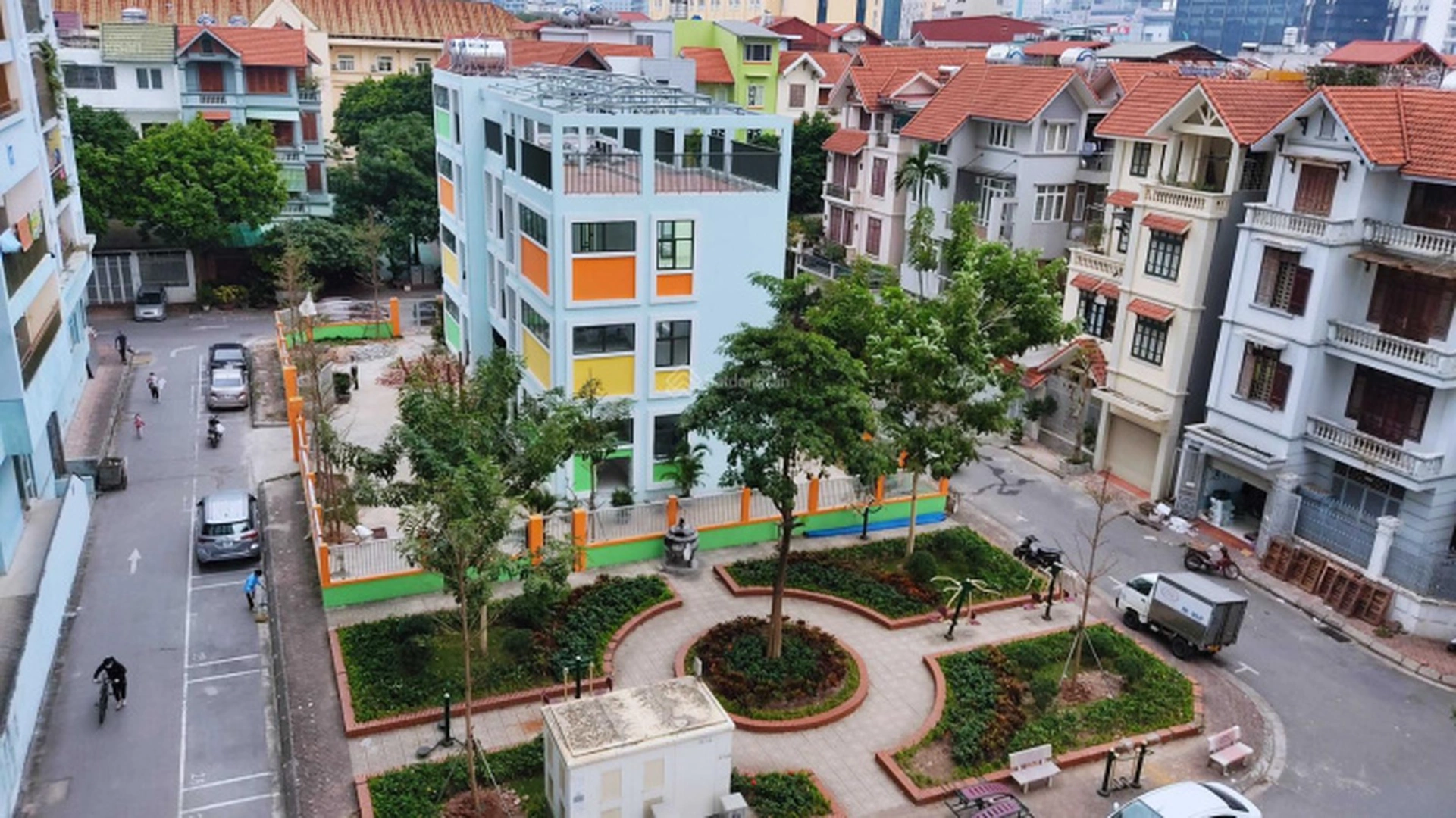 Có đủ chỗ đậu ôtô và xe máy tại D22 Bộ Tư Lệnh Bộ Đội Biên Phòng không?