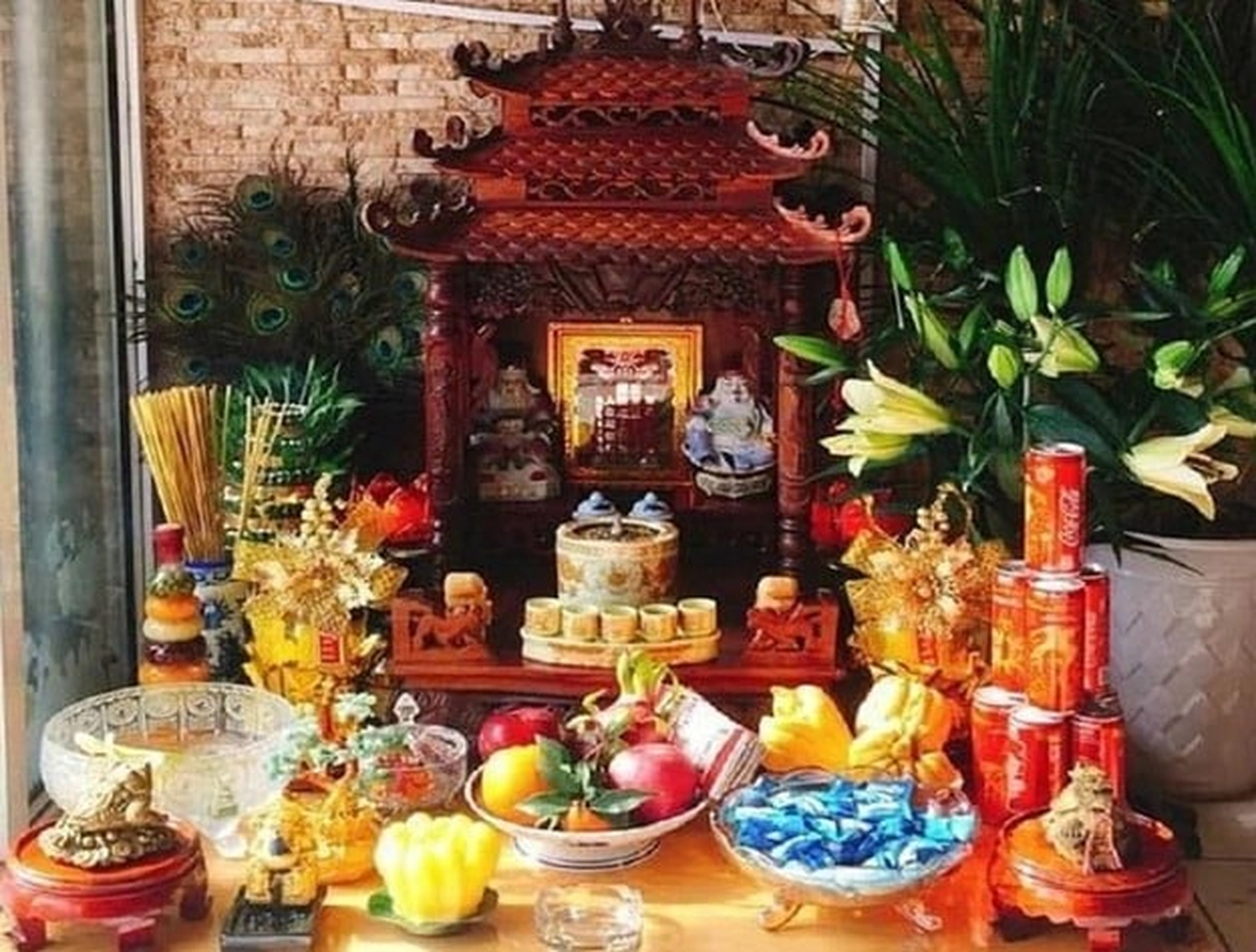 Nữ tuổi Kỷ Tỵ nên đặt bàn thờ Thần Tài hướng nào hút tài lộc?