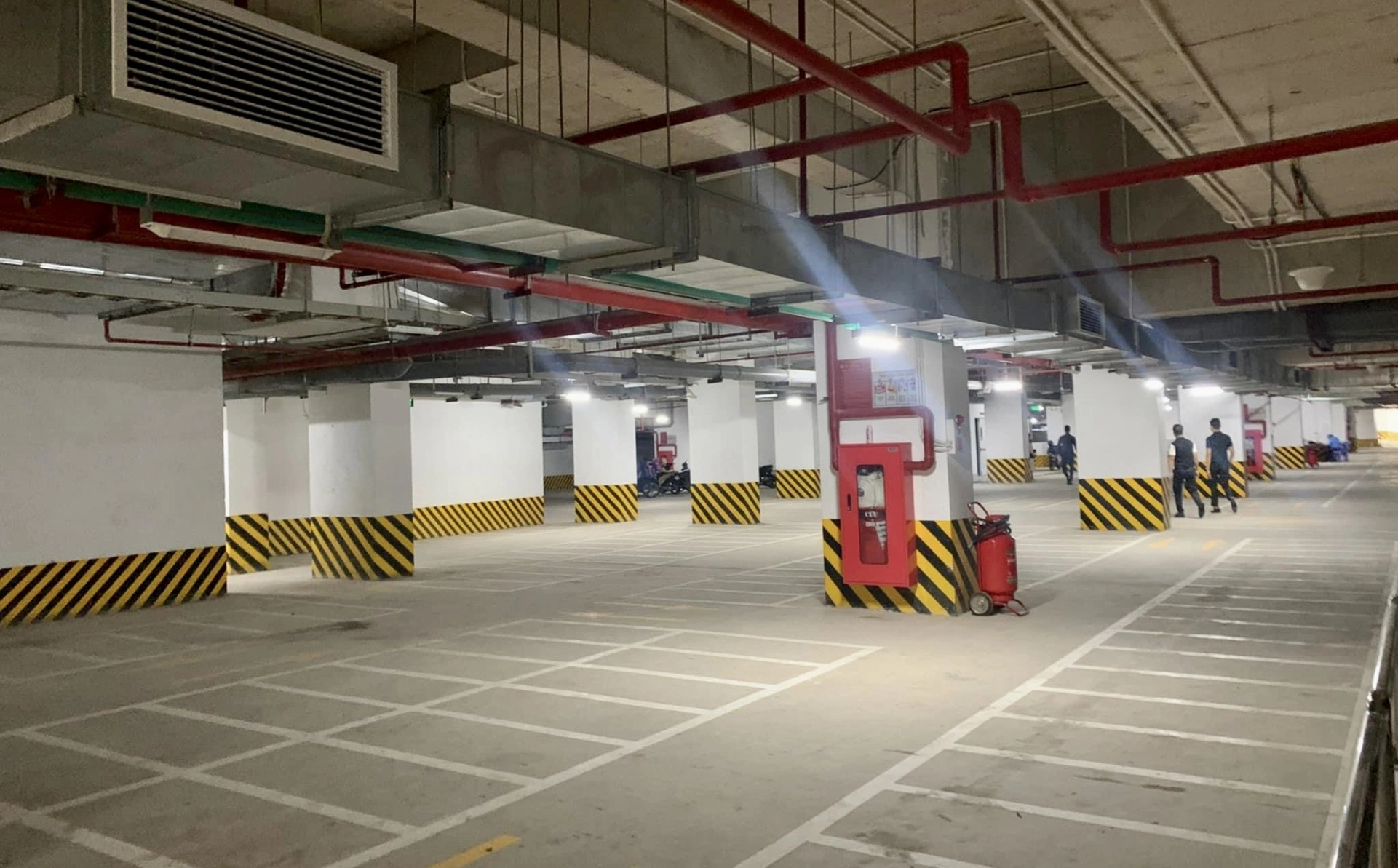 Có đủ chỗ đậu ôtô và xe máy tại chung cư Nghĩa Đô không?