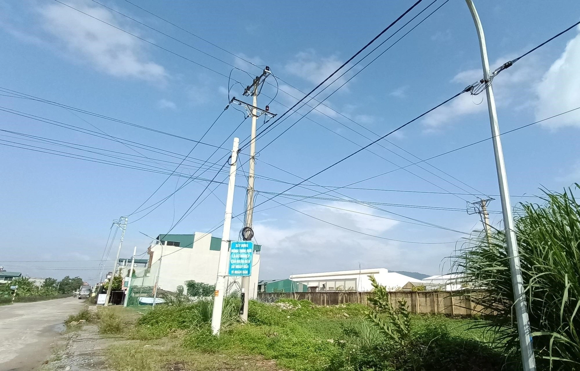  Đất trong hành lang an toàn lưới điện có được phép xây dựng nhà ở không?