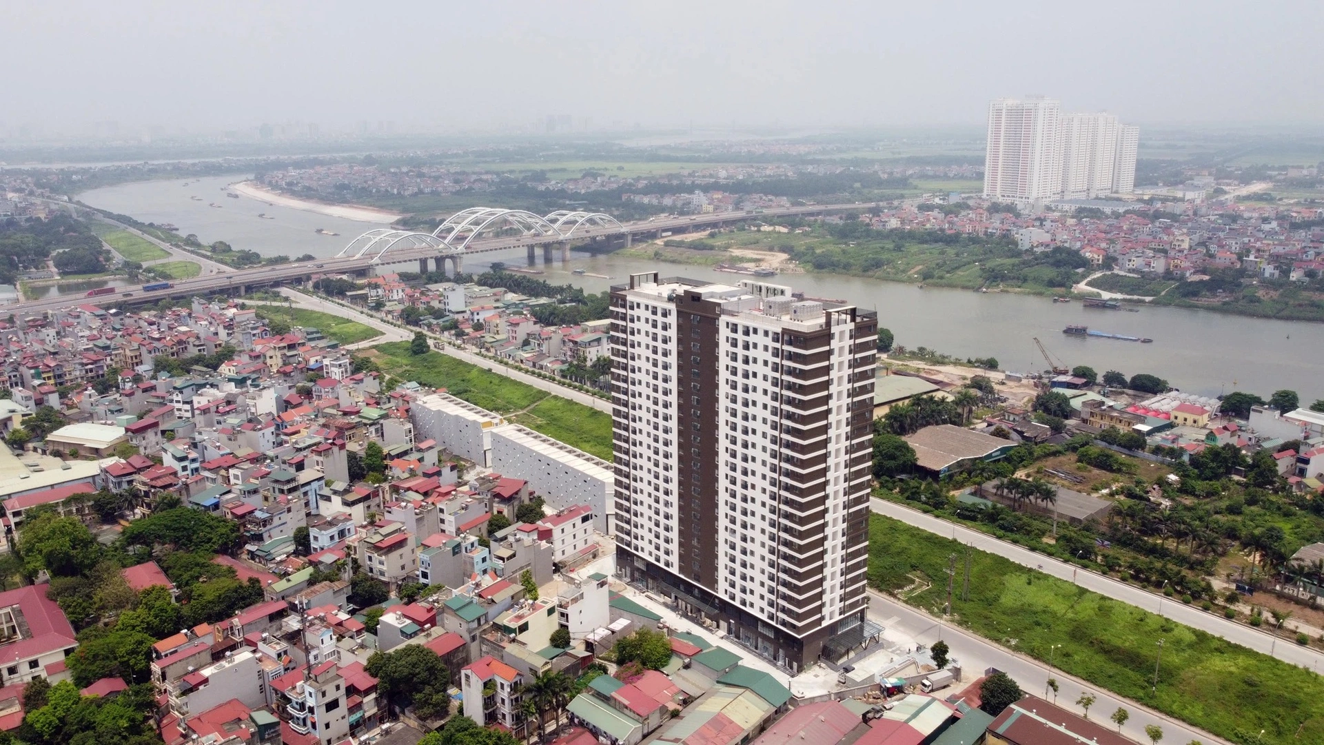 Có đủ chỗ đậu ôtô và xe máy tại chung cư AQH Riverside quận Long Biên không?