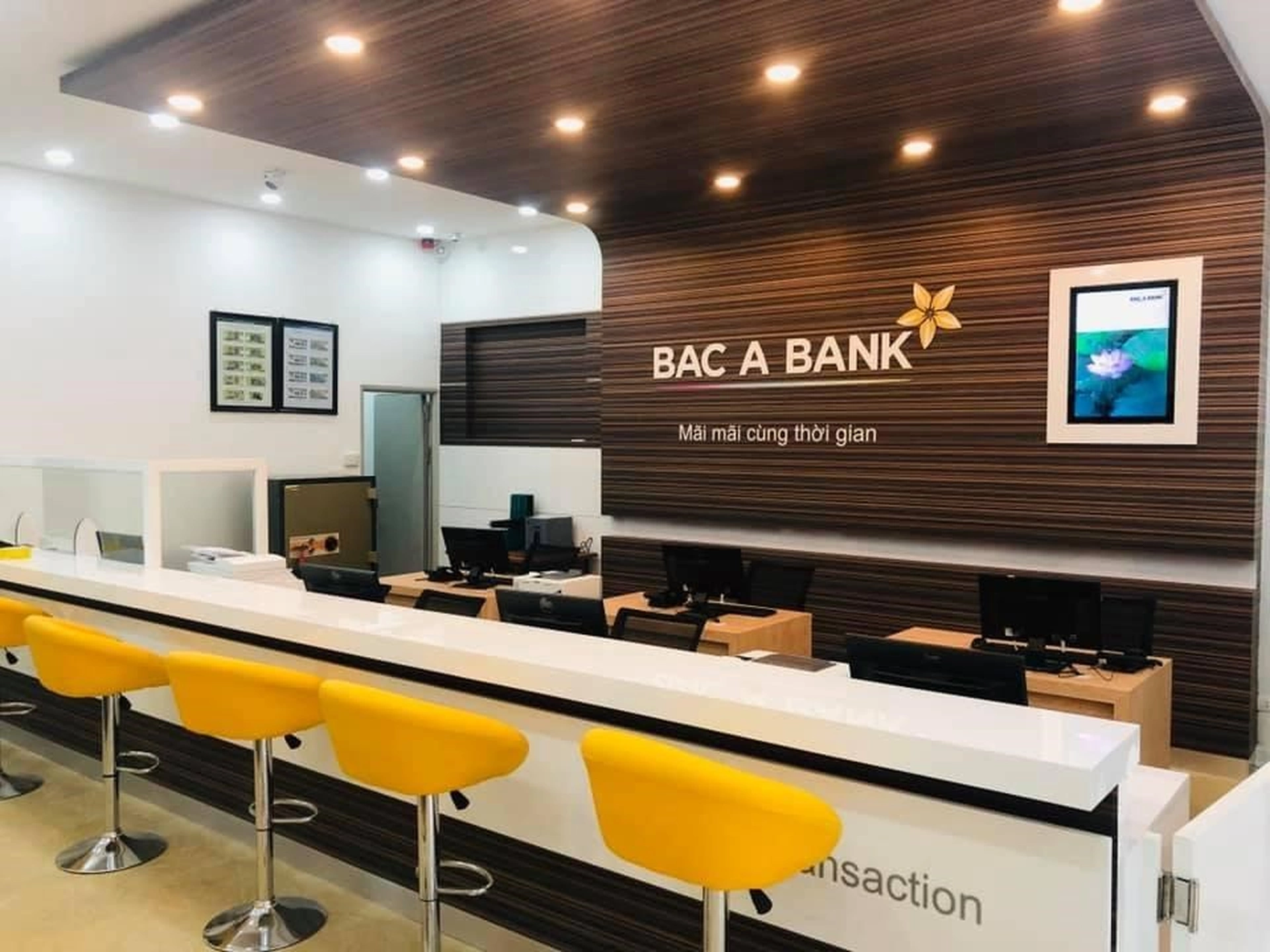 Gần chung cư Phúc Thịnh Tower có phòng giao dịch ngân hàng nào không? 