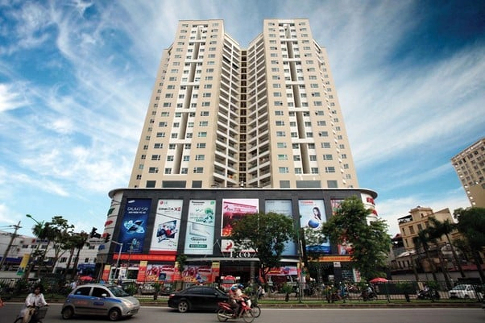 Có đủ chỗ đậu ôtô và xe máy tại chung cư Xuân Thủy Tower không?