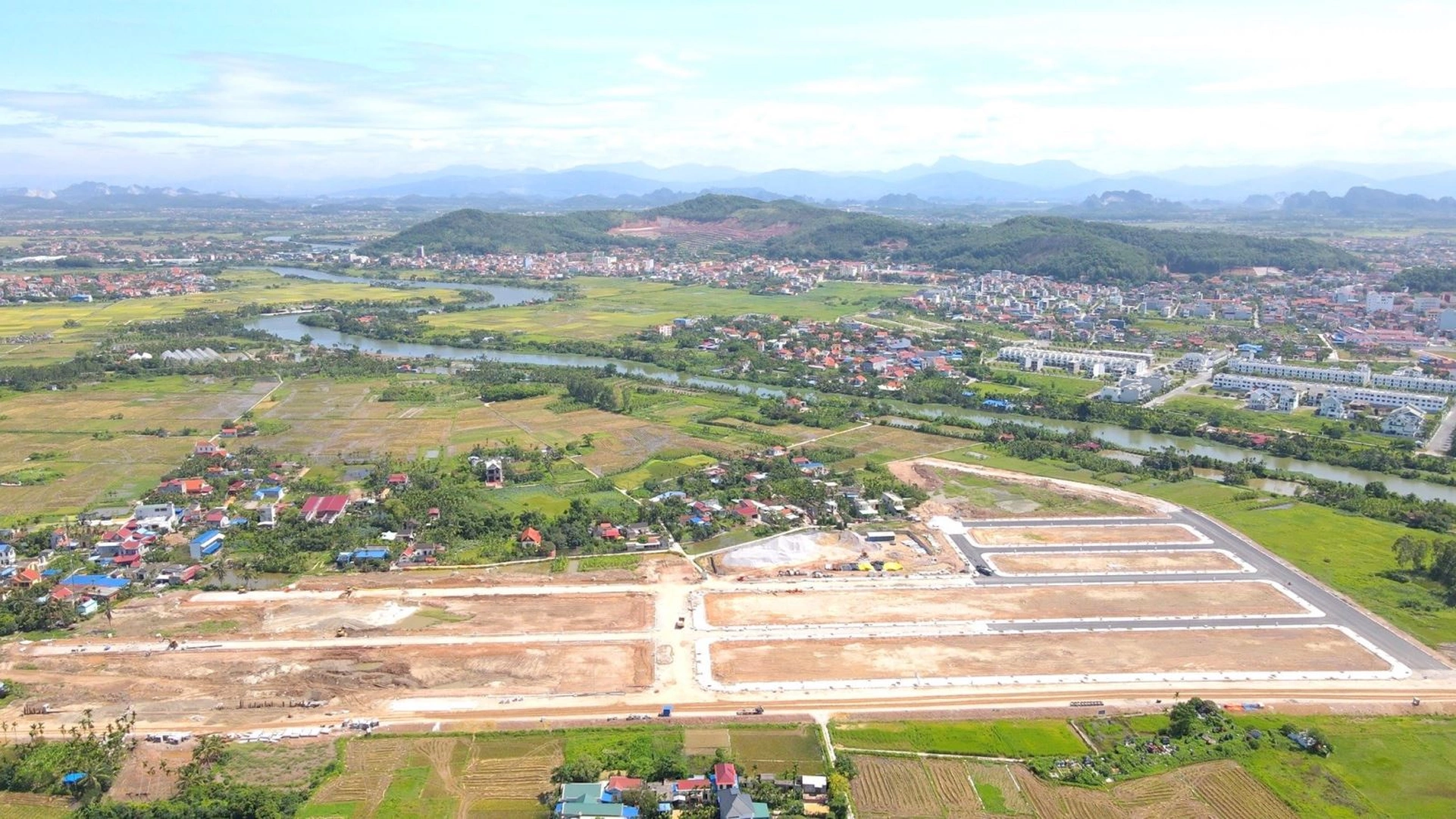 Đất tái định cư có được tách sổ đỏ không? Hồ sơ, thủ tục ra sao?