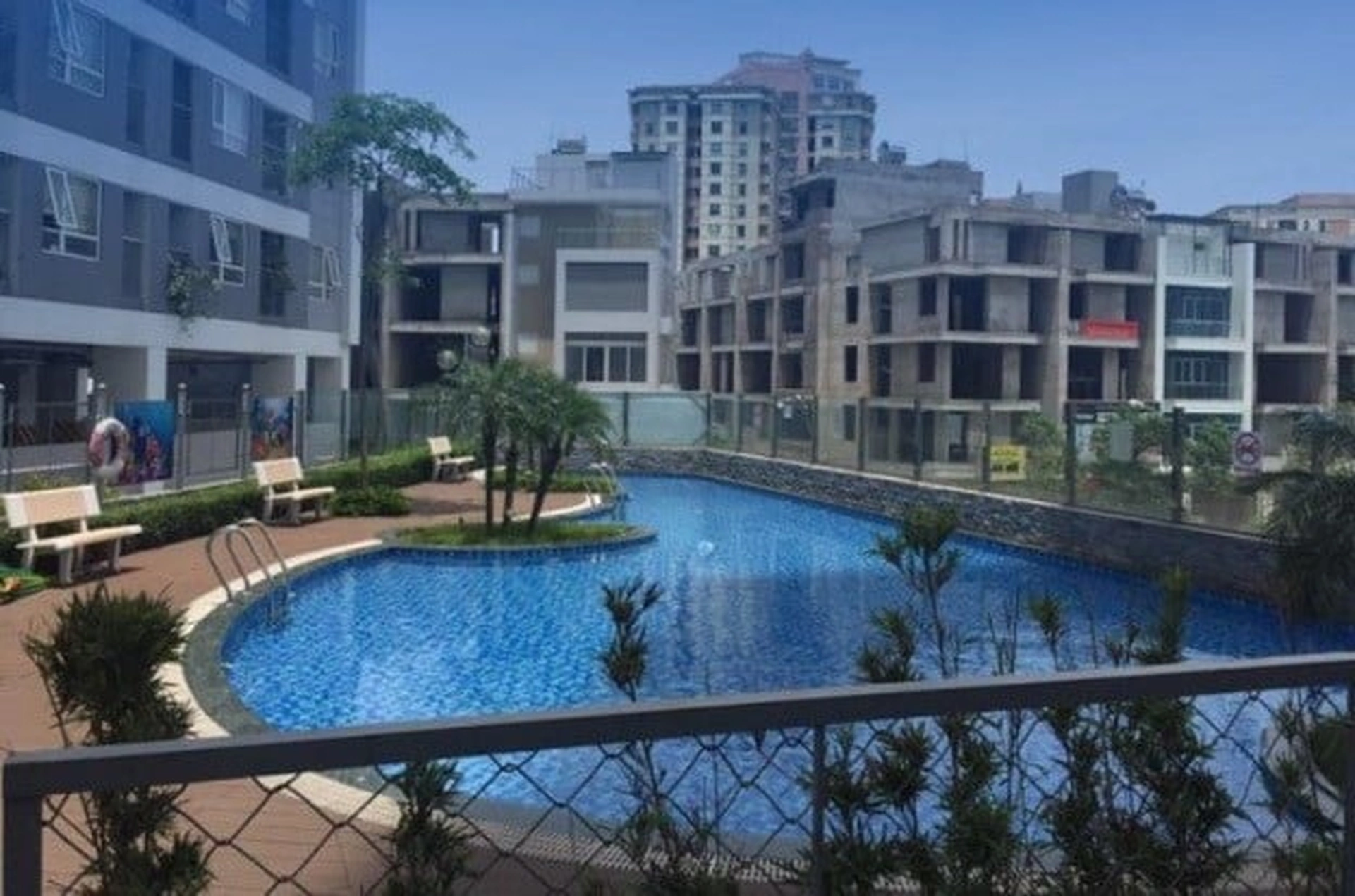 So sánh giá bán căn hộ dự án West Lake Dominium và Resco Cổ Nhuế
