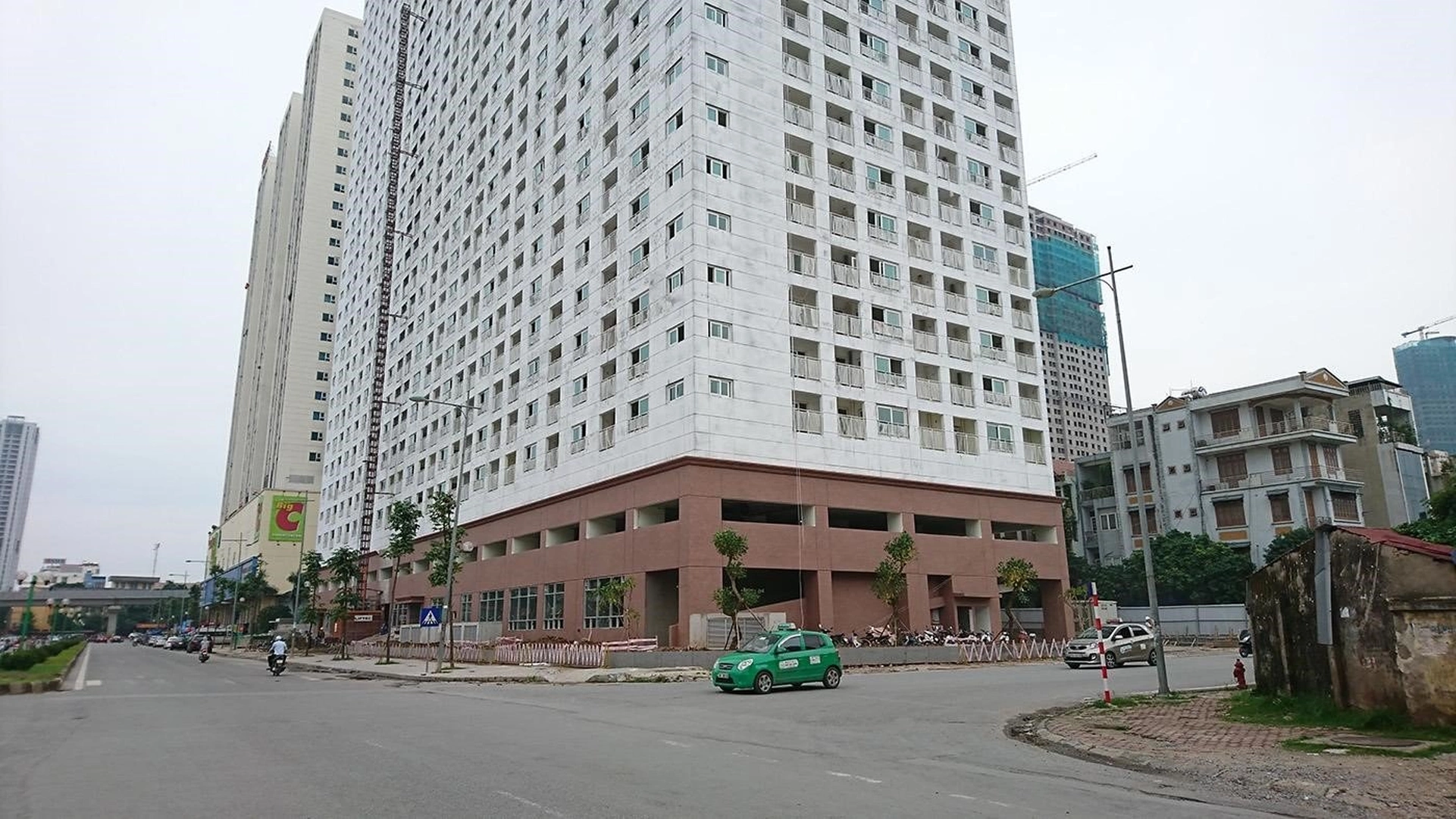 So sánh giá bán căn hộ dự án Xuân Mai Riverside và Booyoung Vina