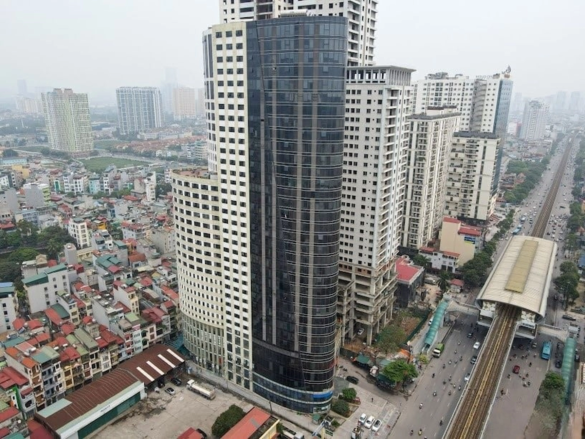 So sánh giá bán căn hộ dự án Golden Millennium và Ellipse Tower