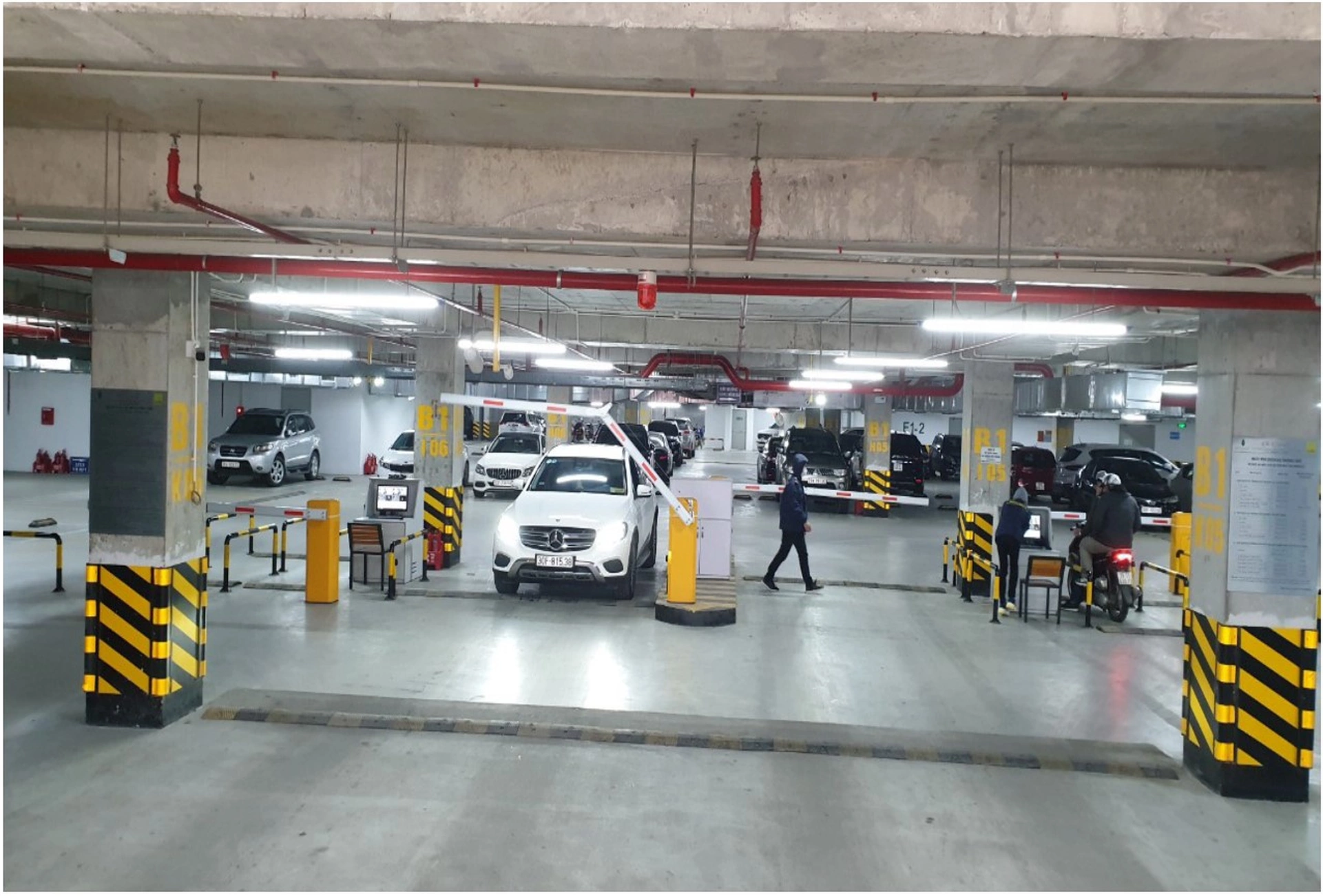 Có đủ chỗ đậu ôtô và xe máy tại chung cư Iris Garden quận Nam Từ Liêm không?