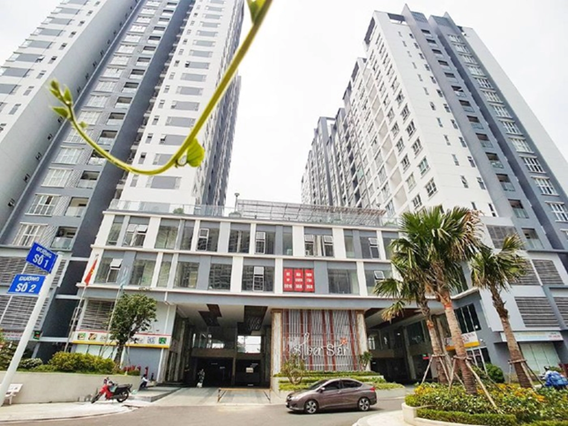 Có đủ chỗ đậu ôtô và xe máy chung cư Hưng Phát Silver Star huyện Nhà Bè không?