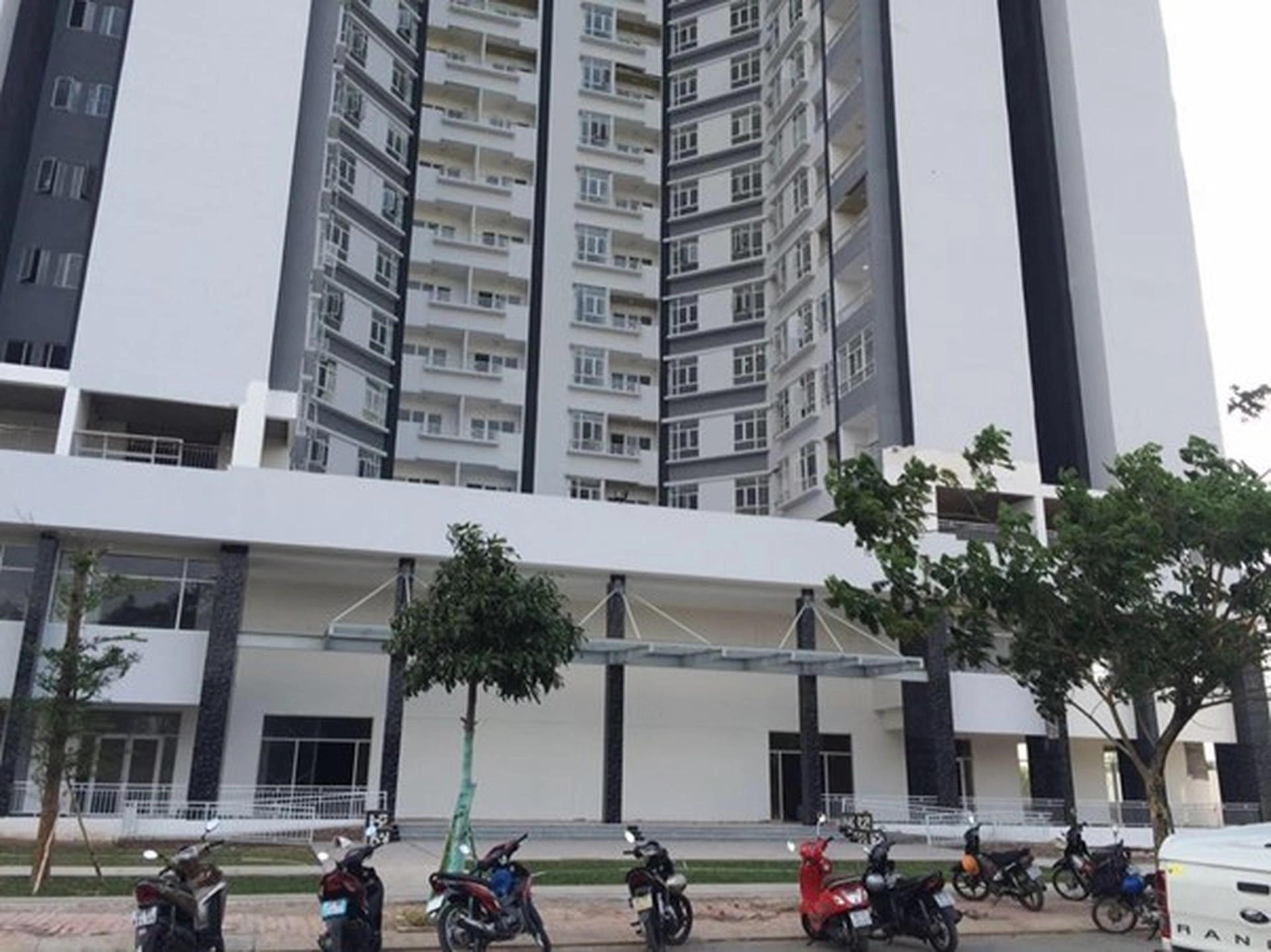 Có đủ chỗ đậu ôtô và xe máy chung cư The Easter City huyện Bình Chánh không?