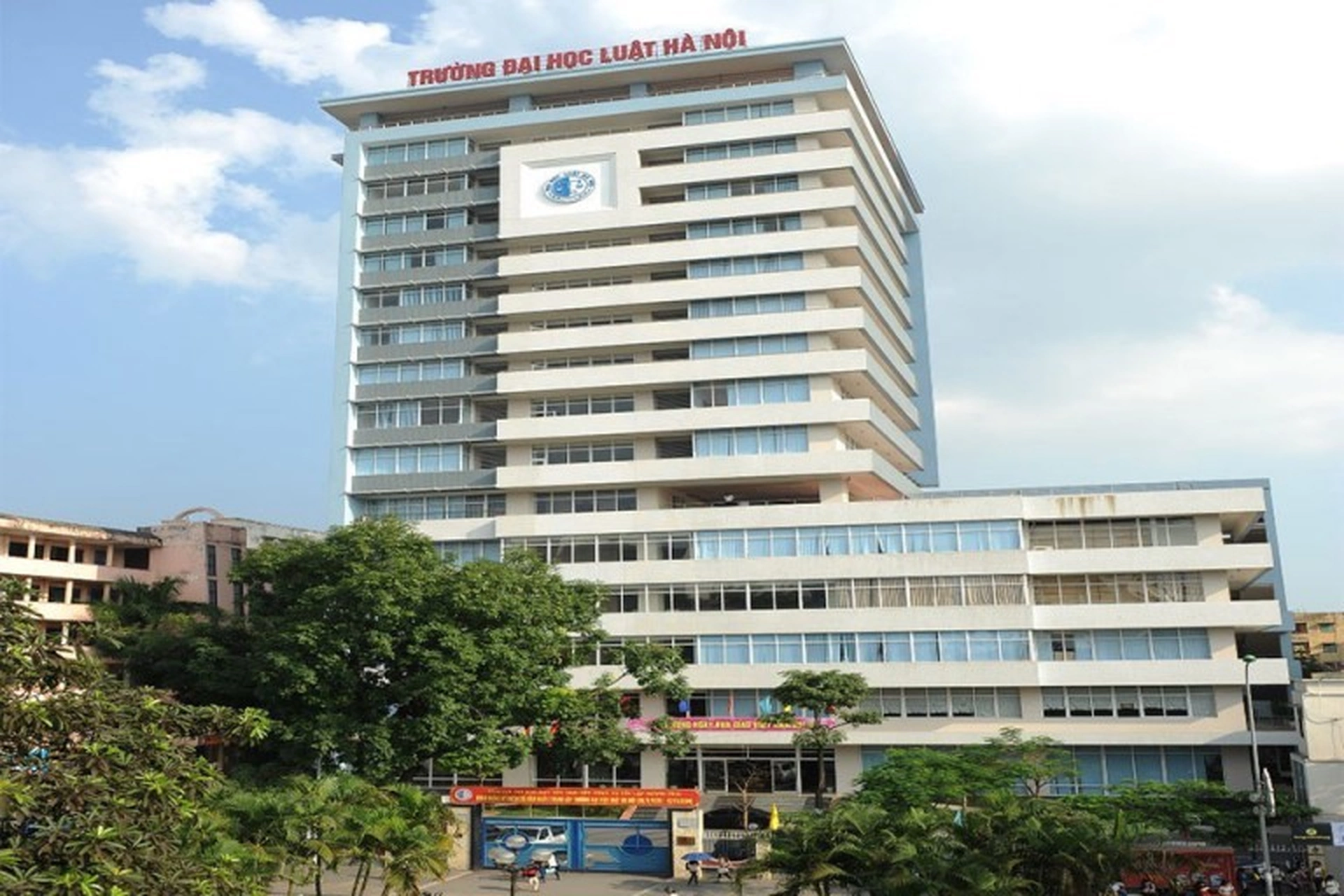 Tổng quan mua bán nhà đất xung quanh Đại học Luật Hà Nội