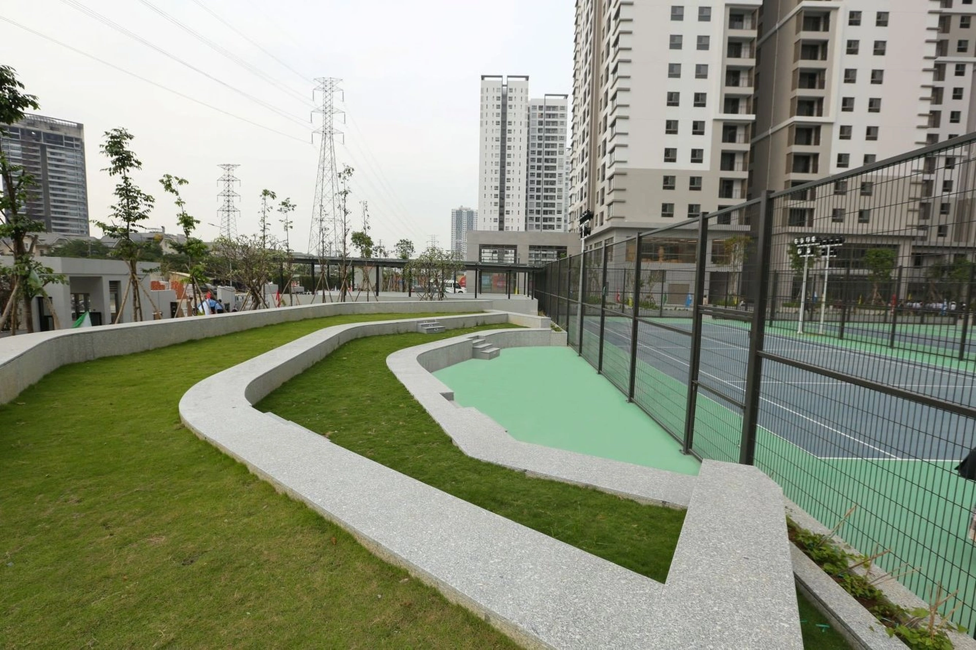 Có đủ chỗ đậu ôtô và xe máy chung cư Saigon South Residences huyện Nhà Bè không?