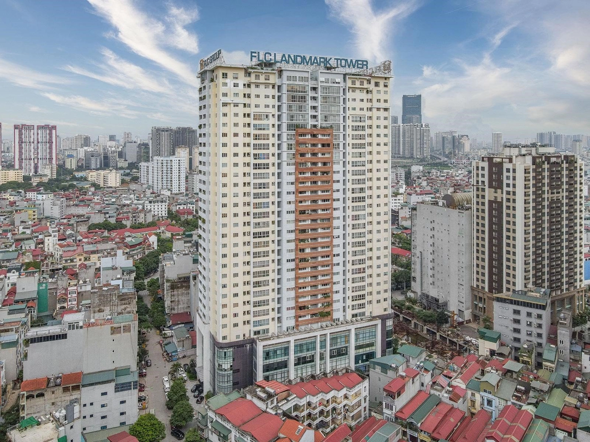 Có đủ chỗ đậu ôtô và xe máy tại chung cư FLC Landmark Tower quận Nam Từ Liêm không?