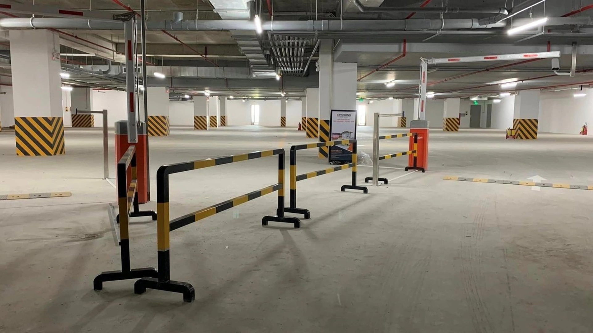 Có đủ chỗ đậu ôtô và xe máy chung cư Le Capitole quận Đống Đa không?